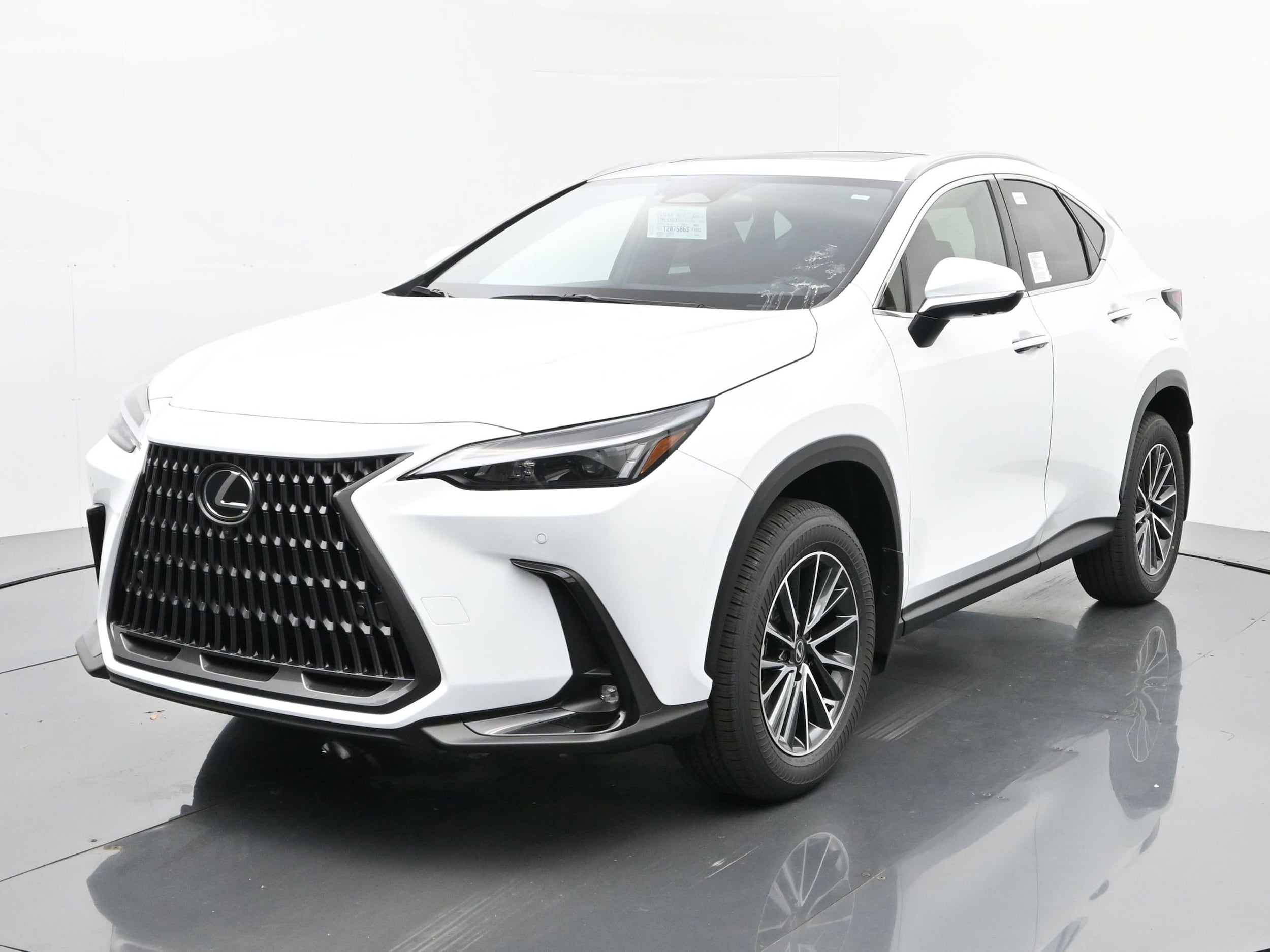 2026 Lexus NX PHEV 450h+'s photo