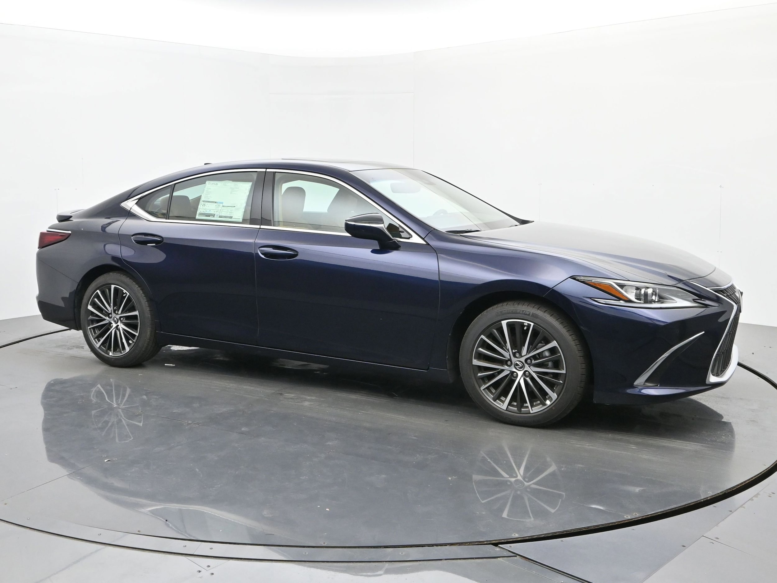 2025 Lexus ES 350 - Photo 7