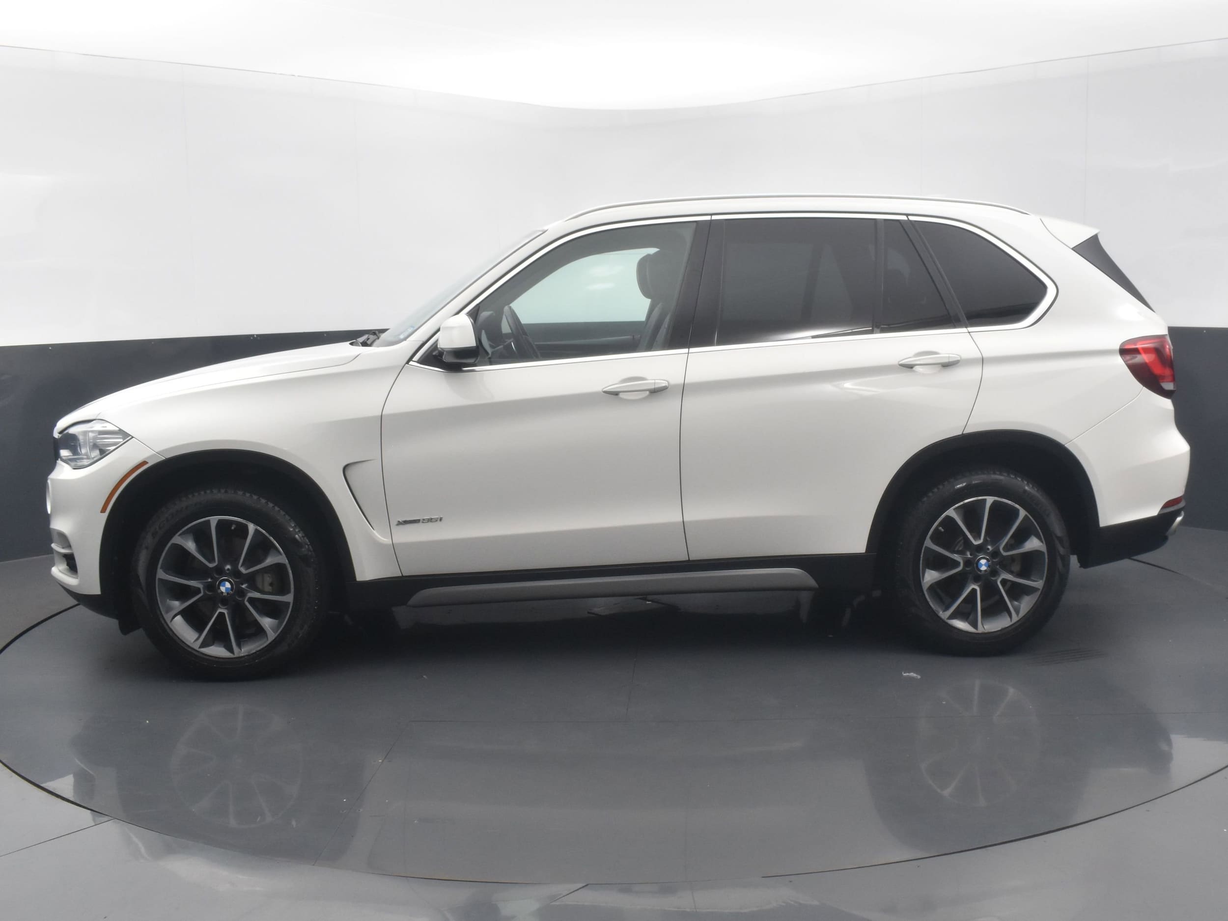 Used 2018 BMW X5 xDrive35i with VIN 5UXKR0C56J0X98381 for sale in Long Island City, NY