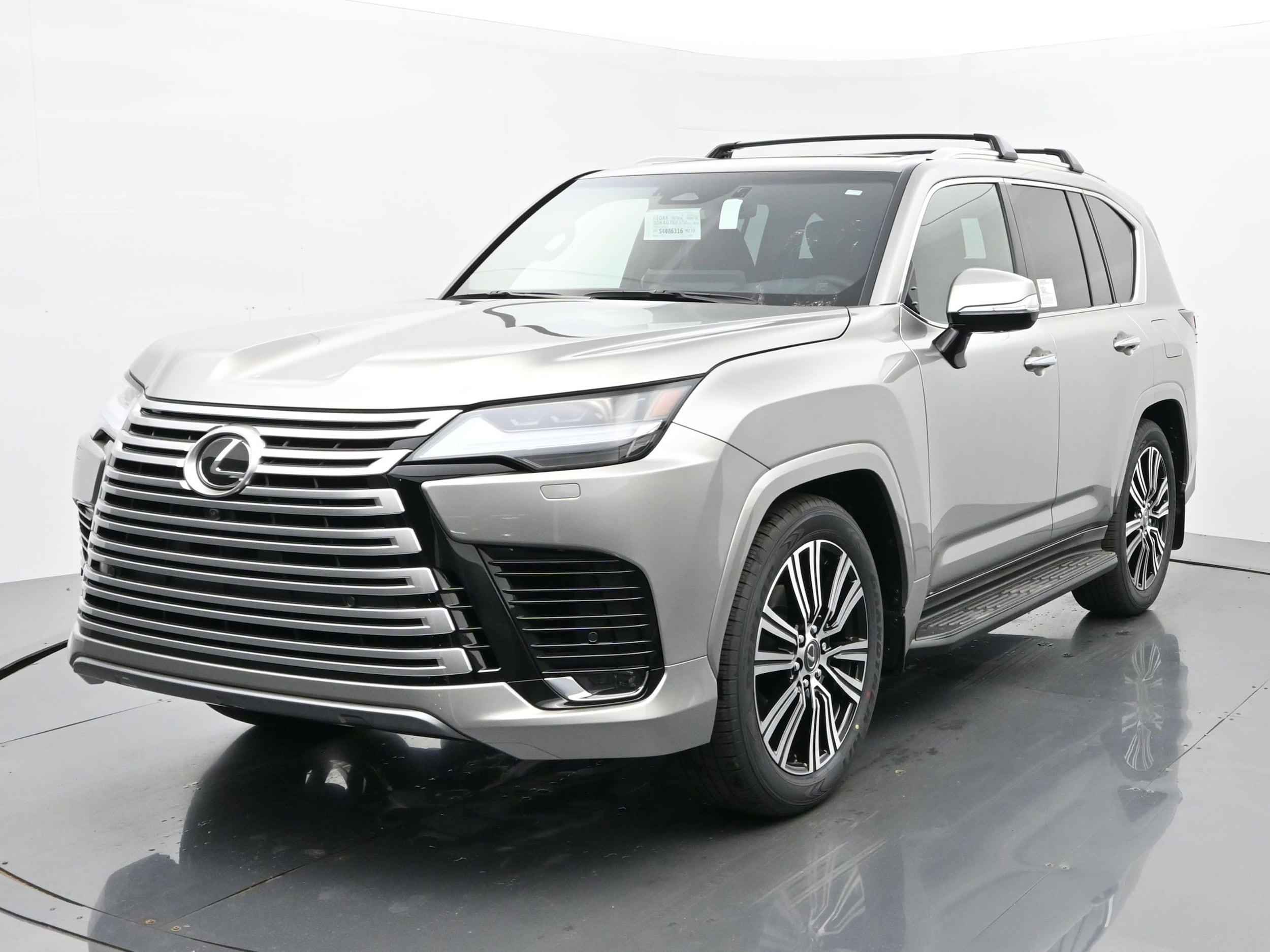 2025 Lexus LX Luxury's photo