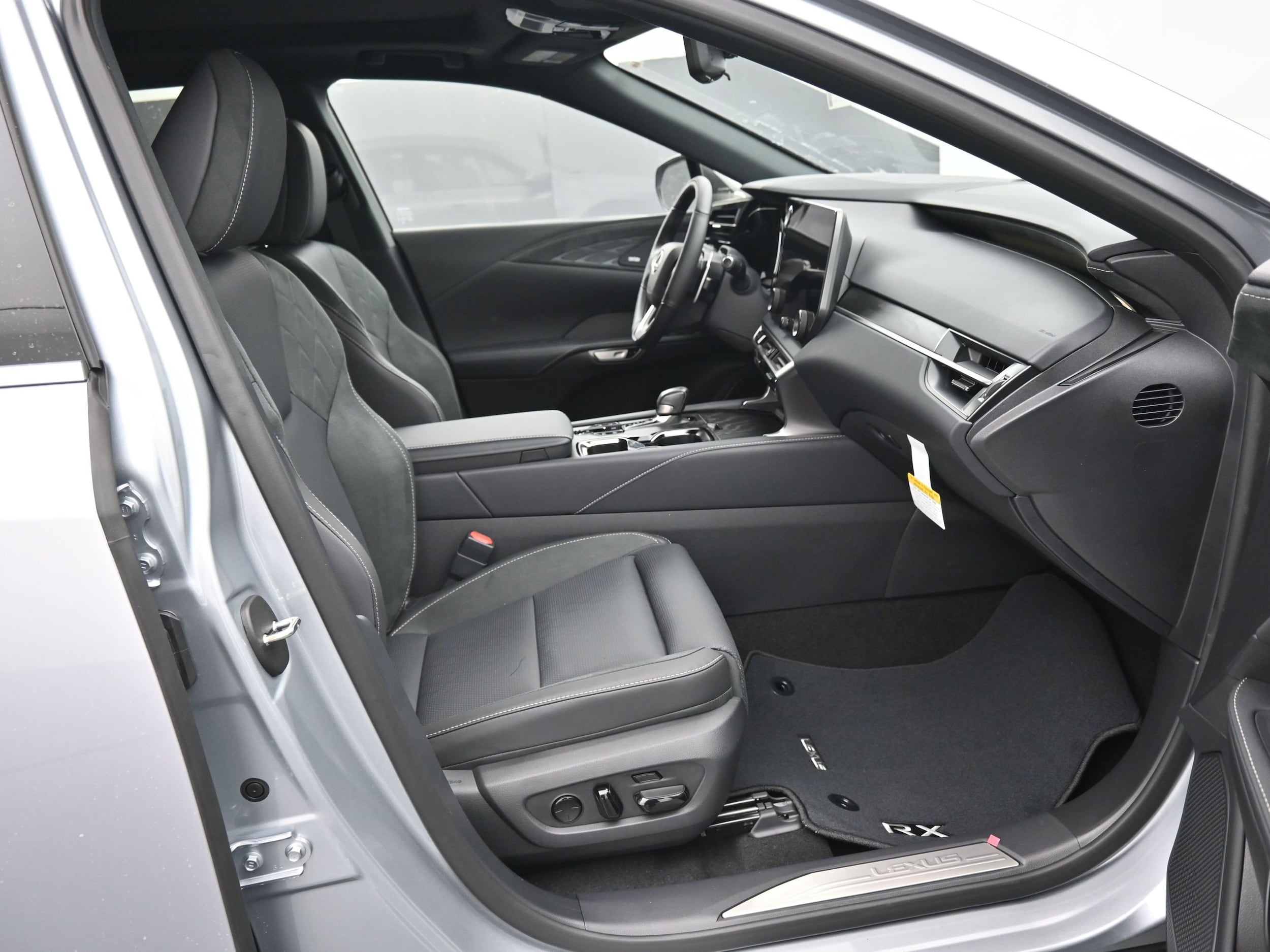 2026 Lexus RX 450h+ Luxury - Photo 13