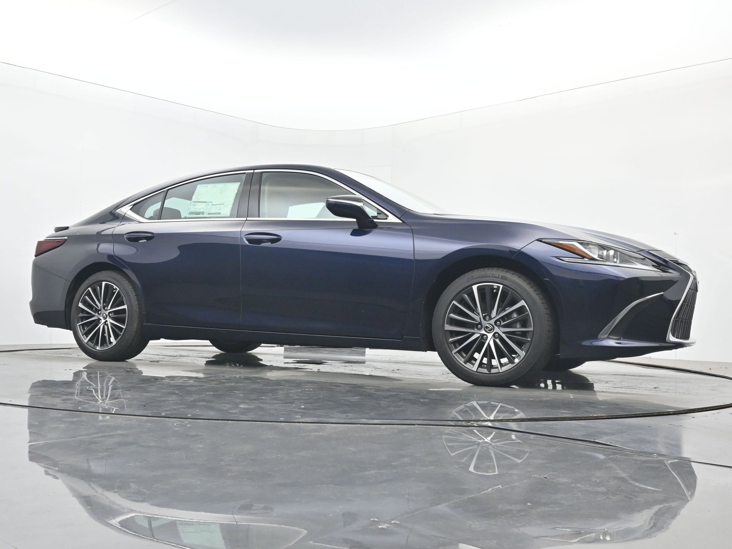 2025 Lexus ES 350 - Photo 21