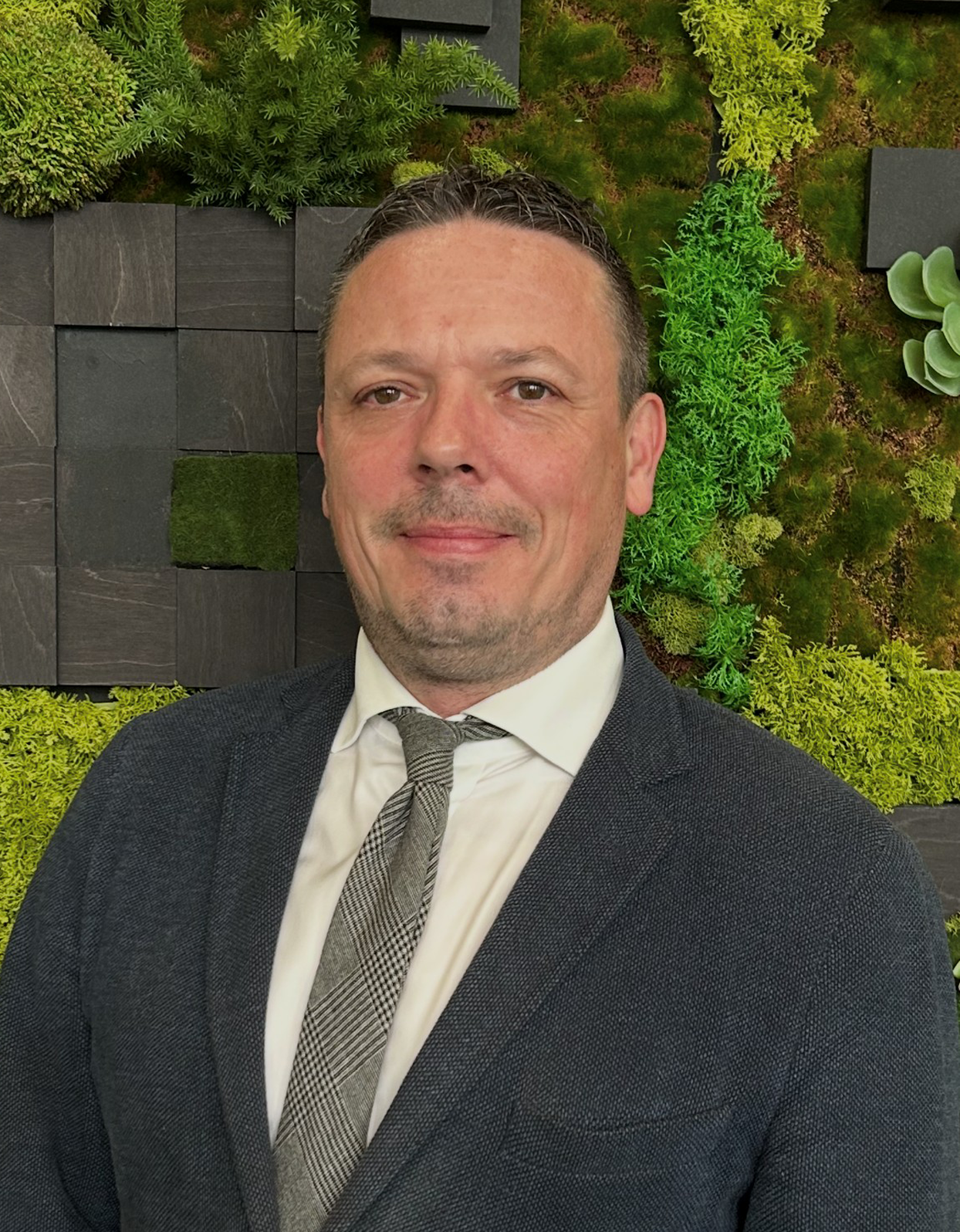Staff member Simon Cox from 56991ec6dcad
