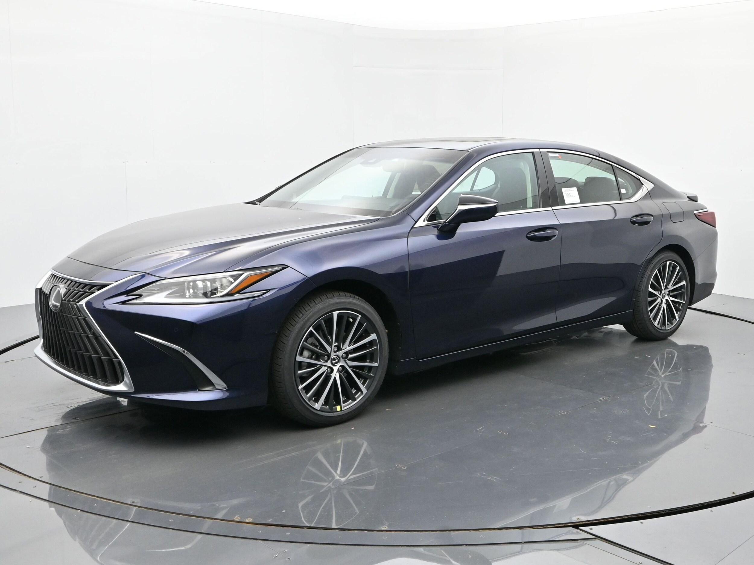 2025 Lexus ES 350's photo