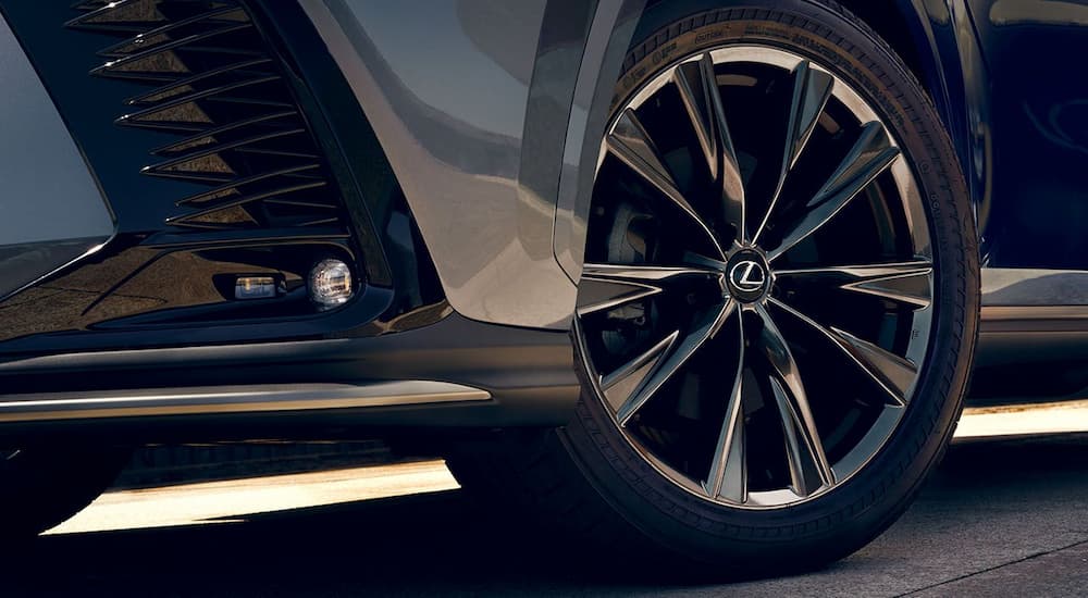  A close-up of the wheel on a silver 2024 Lexuz NX is shown.