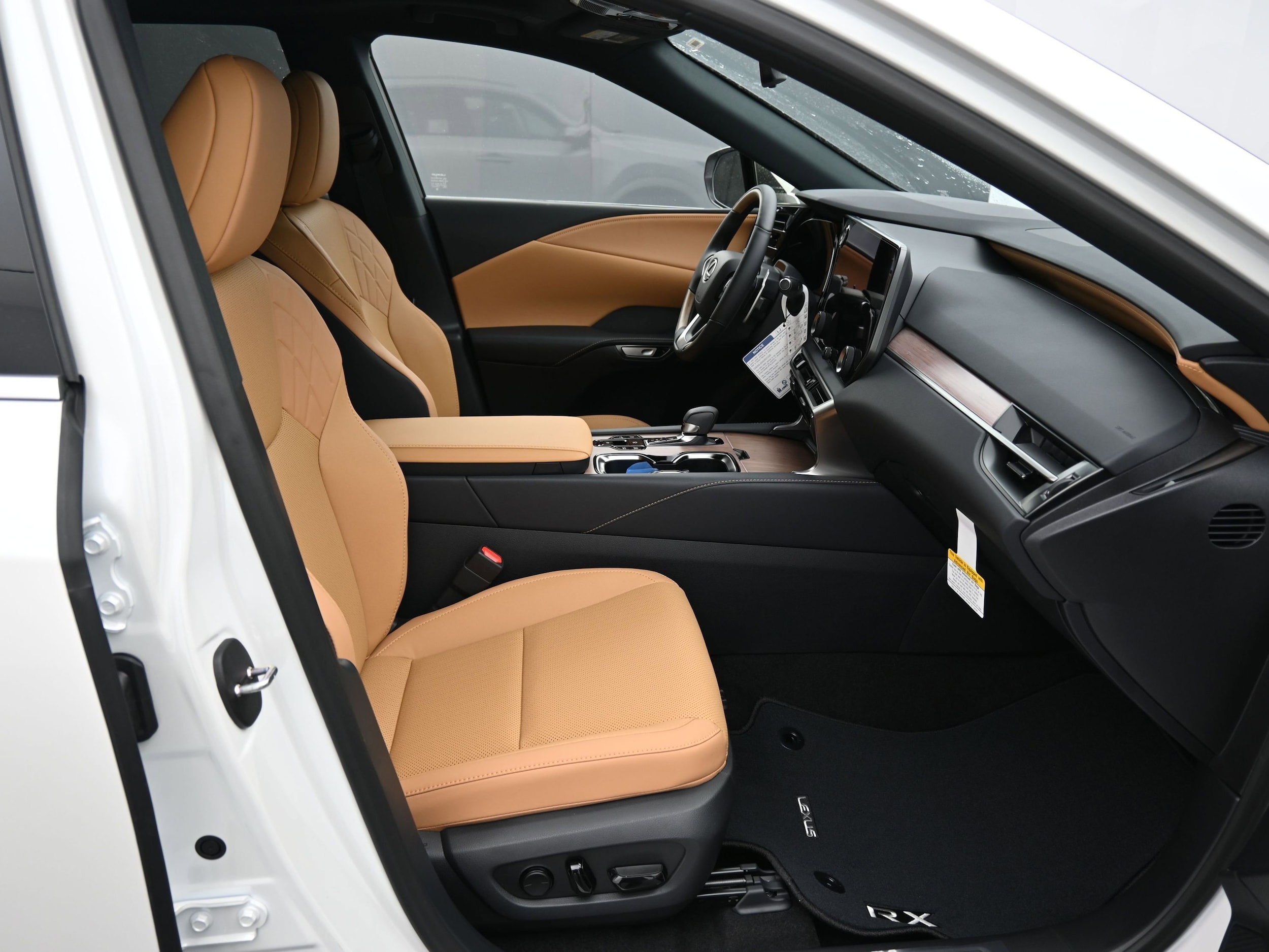 2026 Lexus RX 450h+ Premium - Photo 13