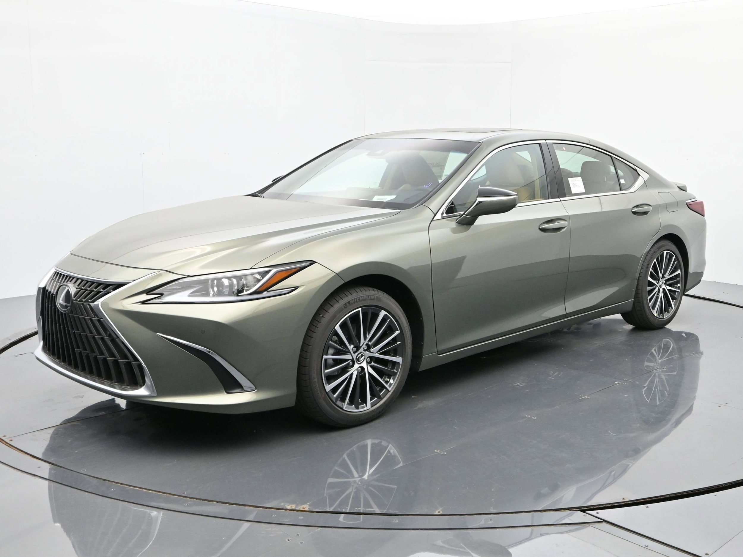2025 Lexus ES 350's photo