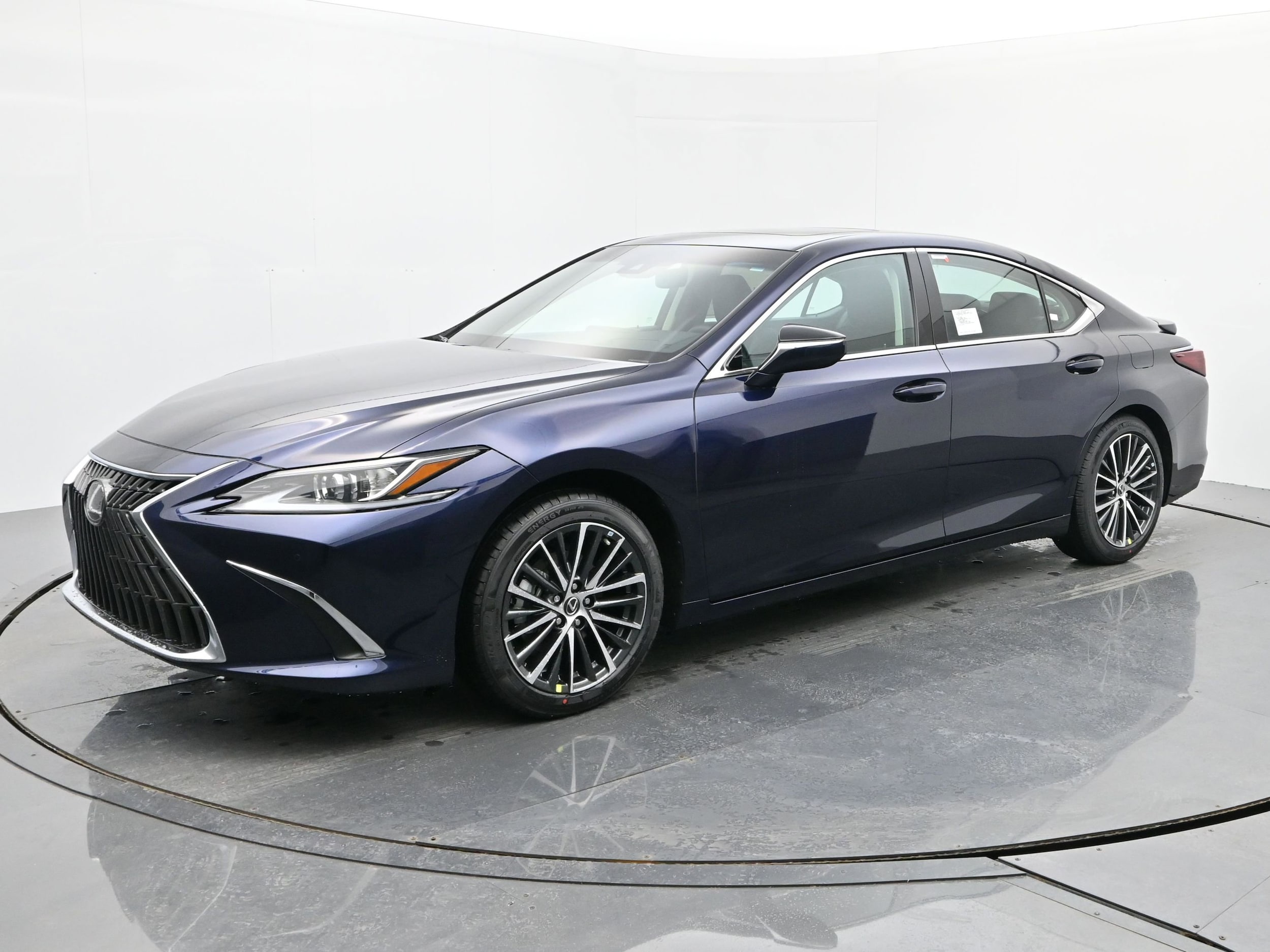 2025 Lexus ES 350's photo
