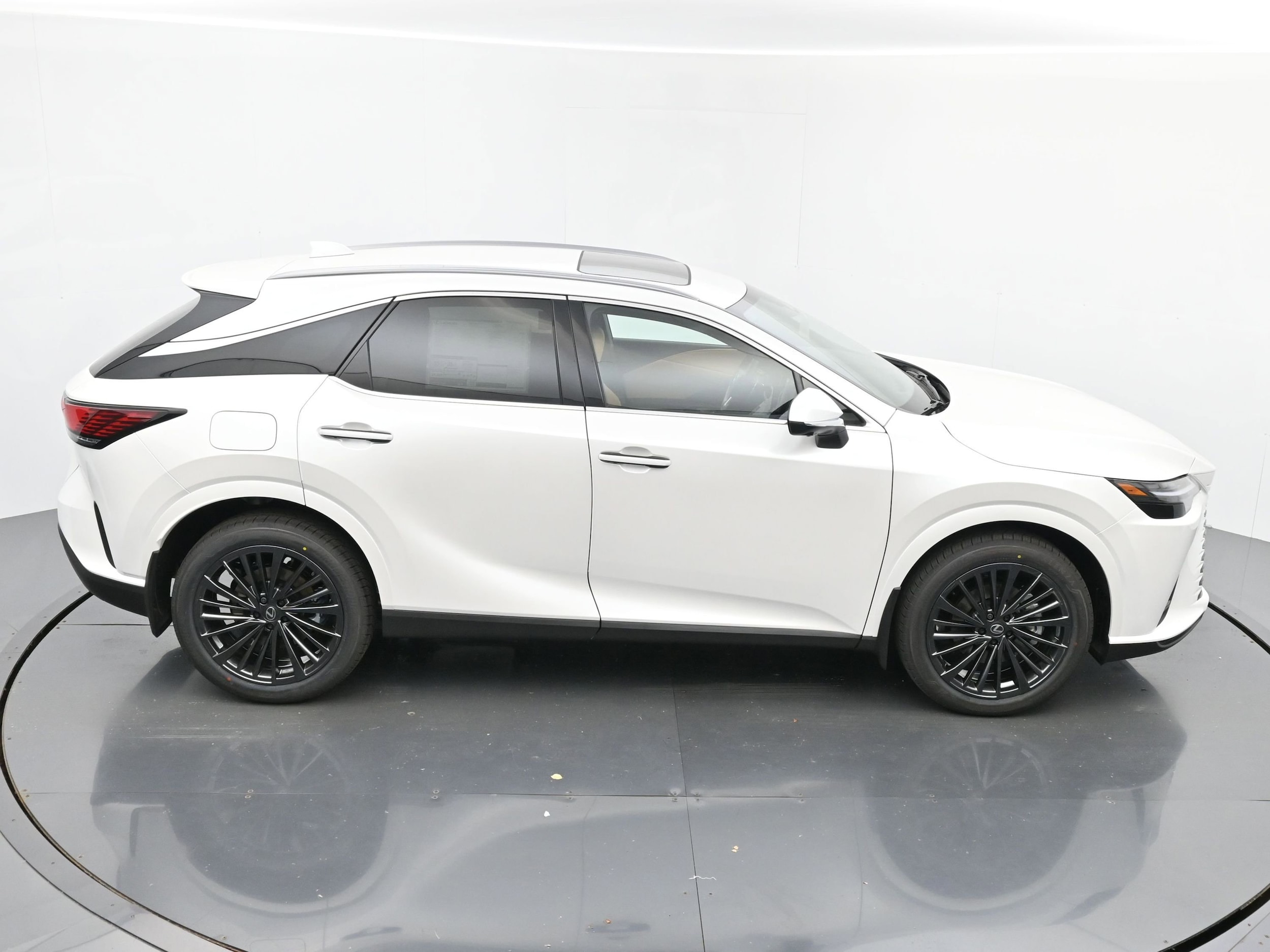 2026 Lexus RX 450h+ Premium - Photo 28