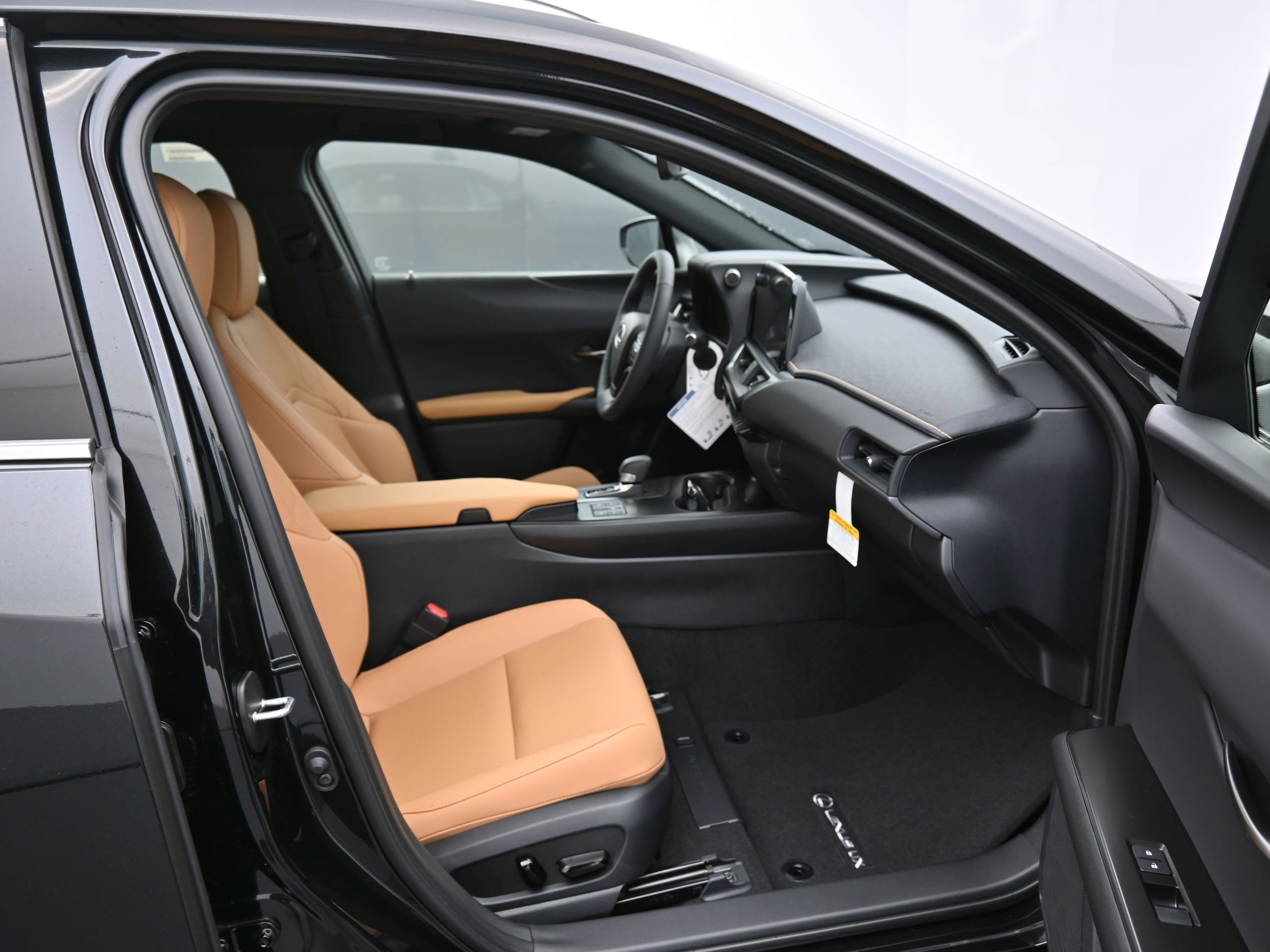 2025 Lexus UX 300h Premium - Photo 13