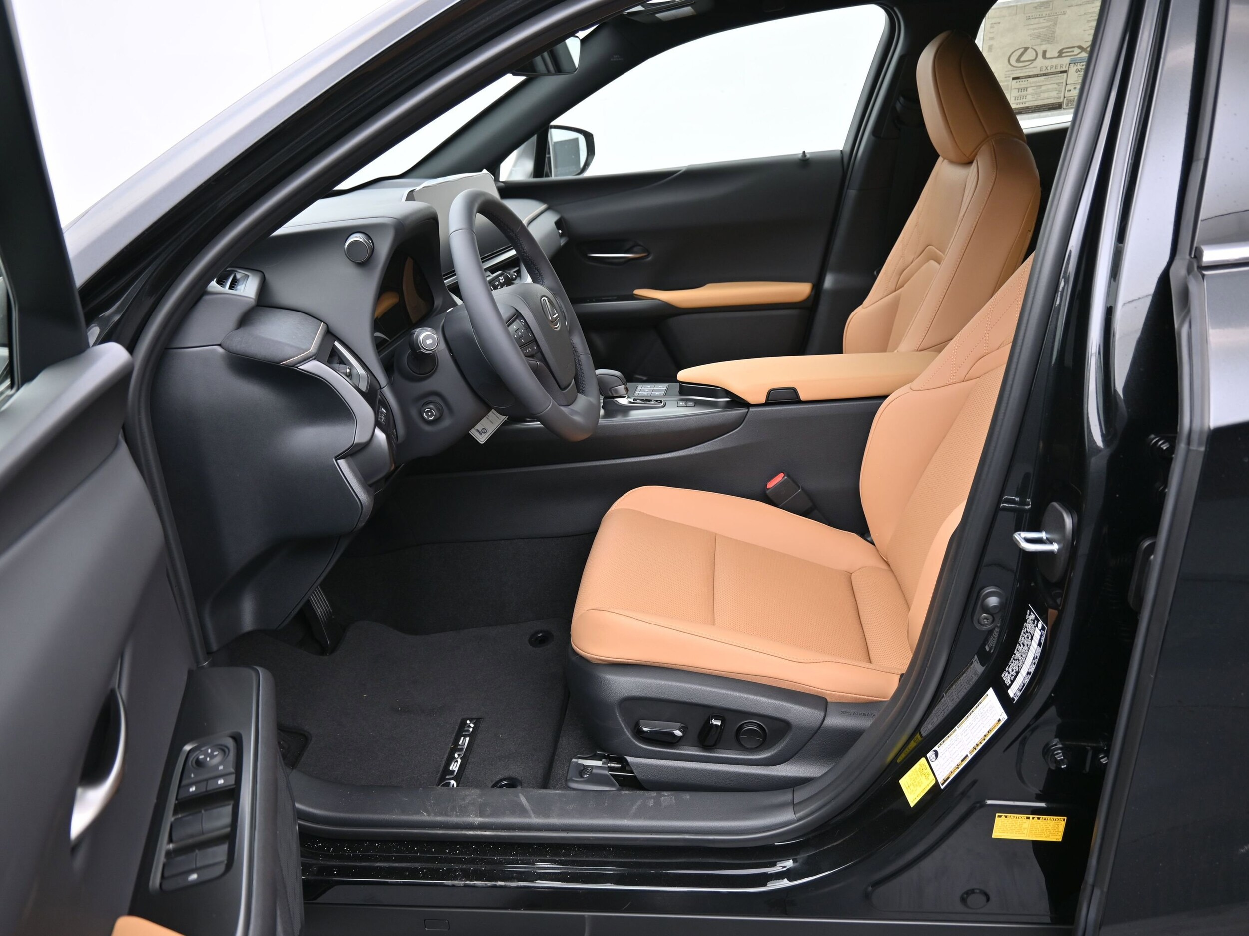 2025 Lexus UX 300h Premium - Photo 11