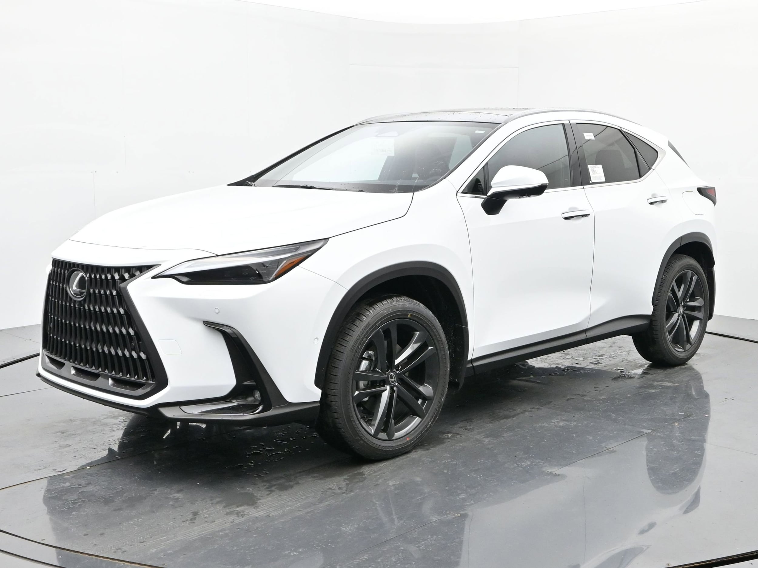 2026 Lexus NX PHEV 450h+'s photo