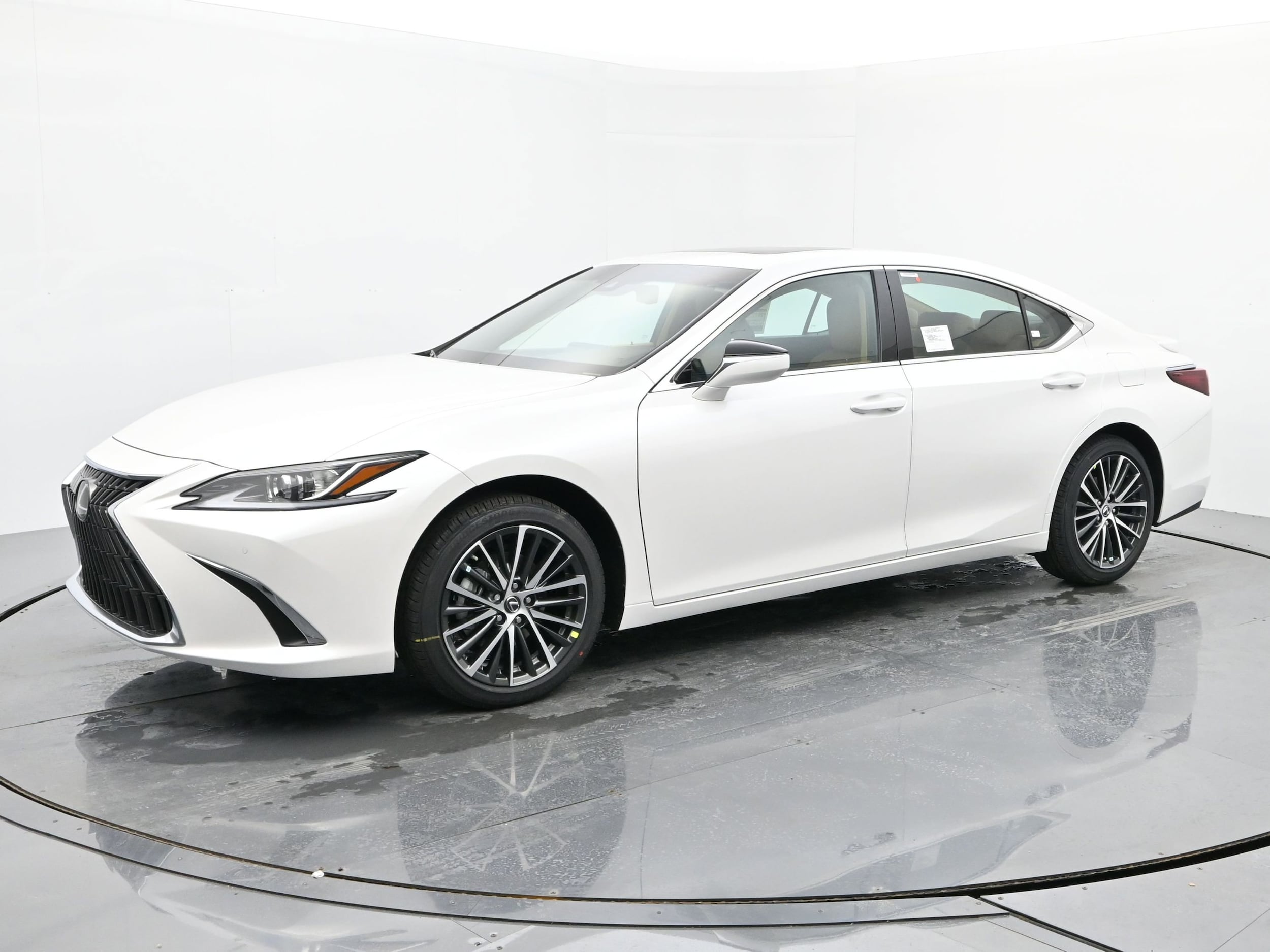 2025 Lexus ES 350's photo