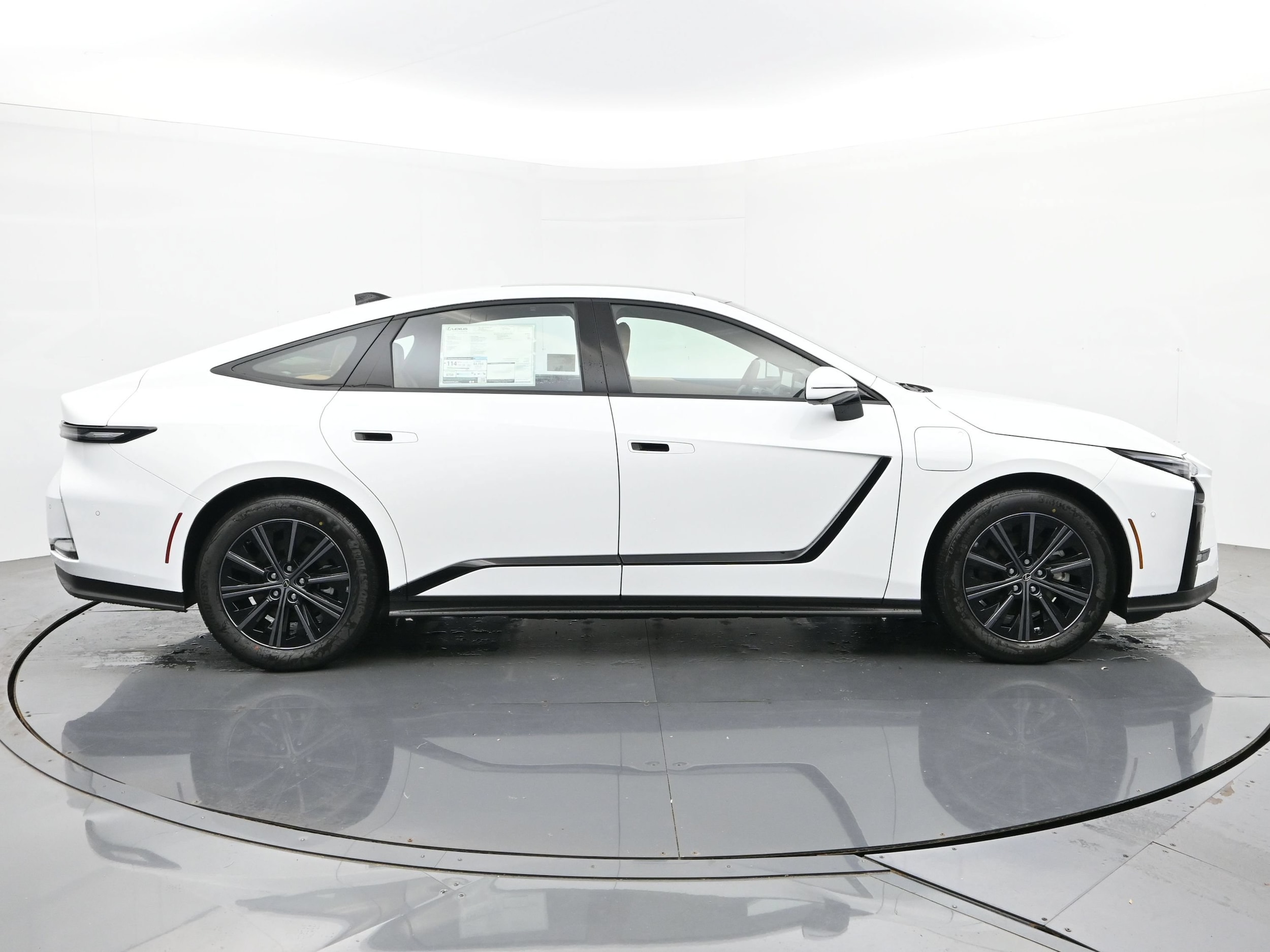 2026 Lexus ESe 6