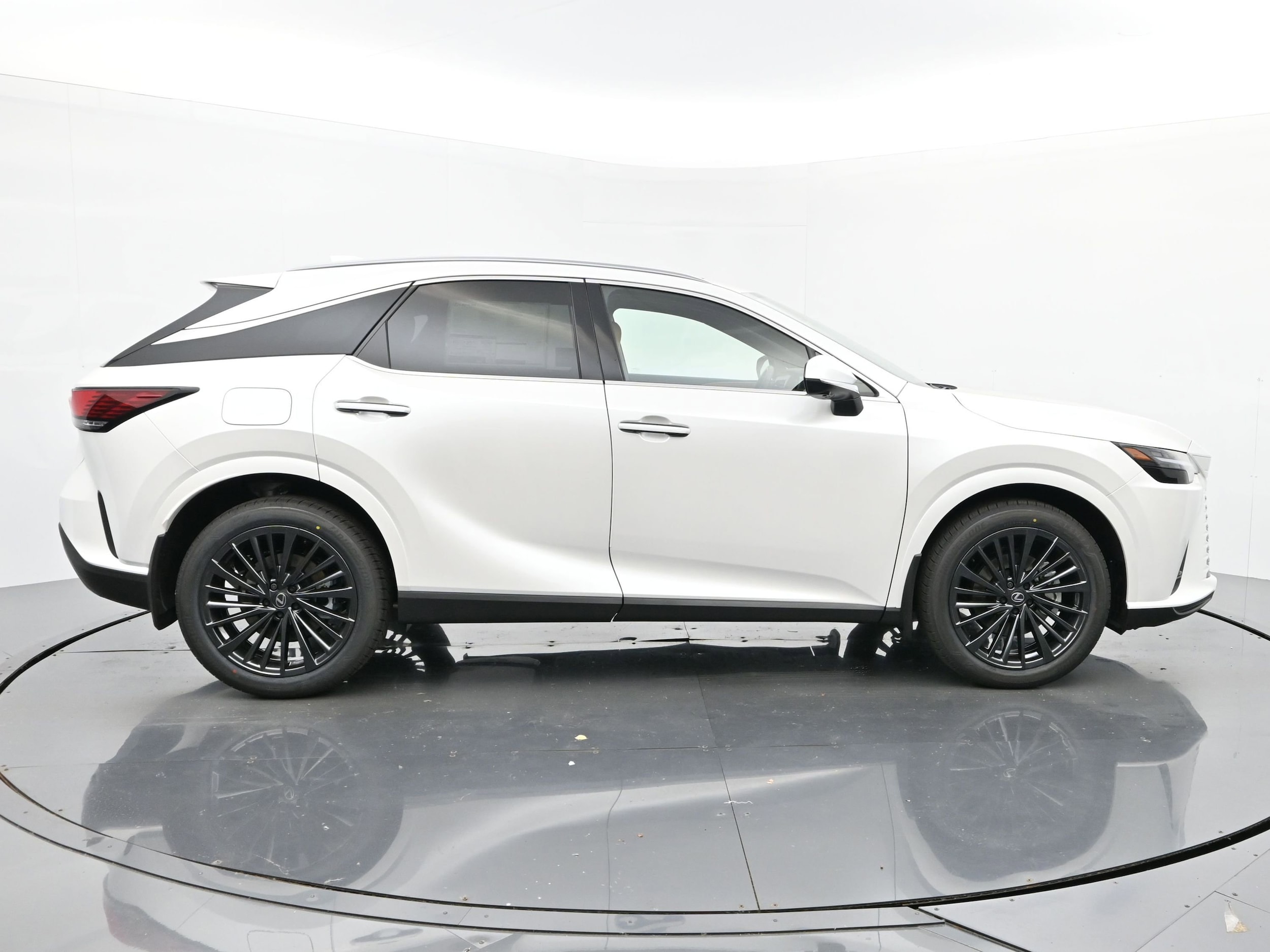 2026 Lexus RX 450h+ Premium - Photo 6