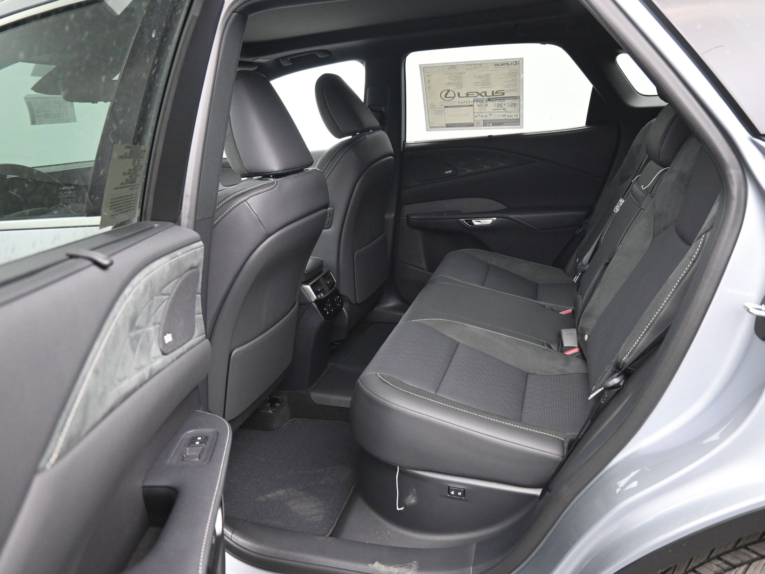 2026 Lexus RX 450h+ Luxury - Photo 10