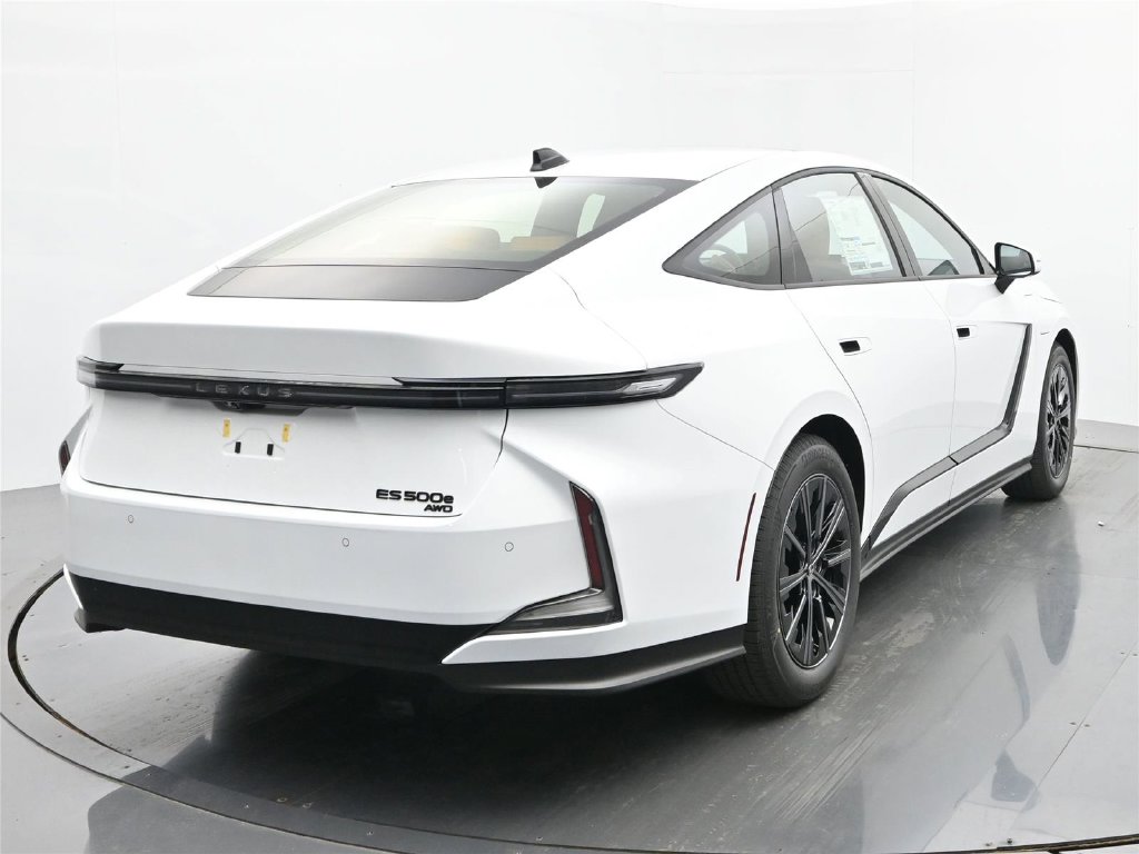 2026 Lexus ESe 5