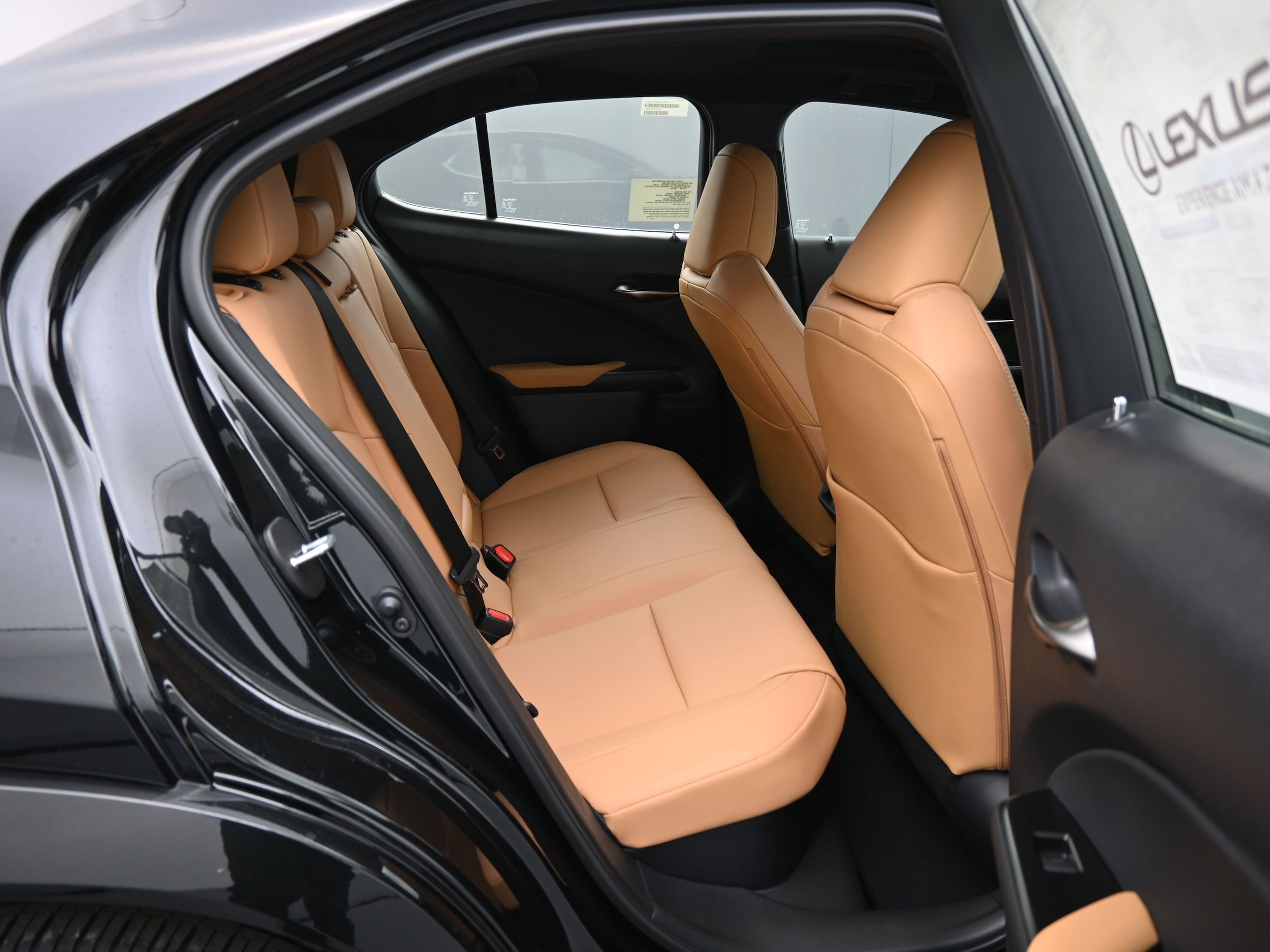 2025 Lexus UX 300h Premium - Photo 12