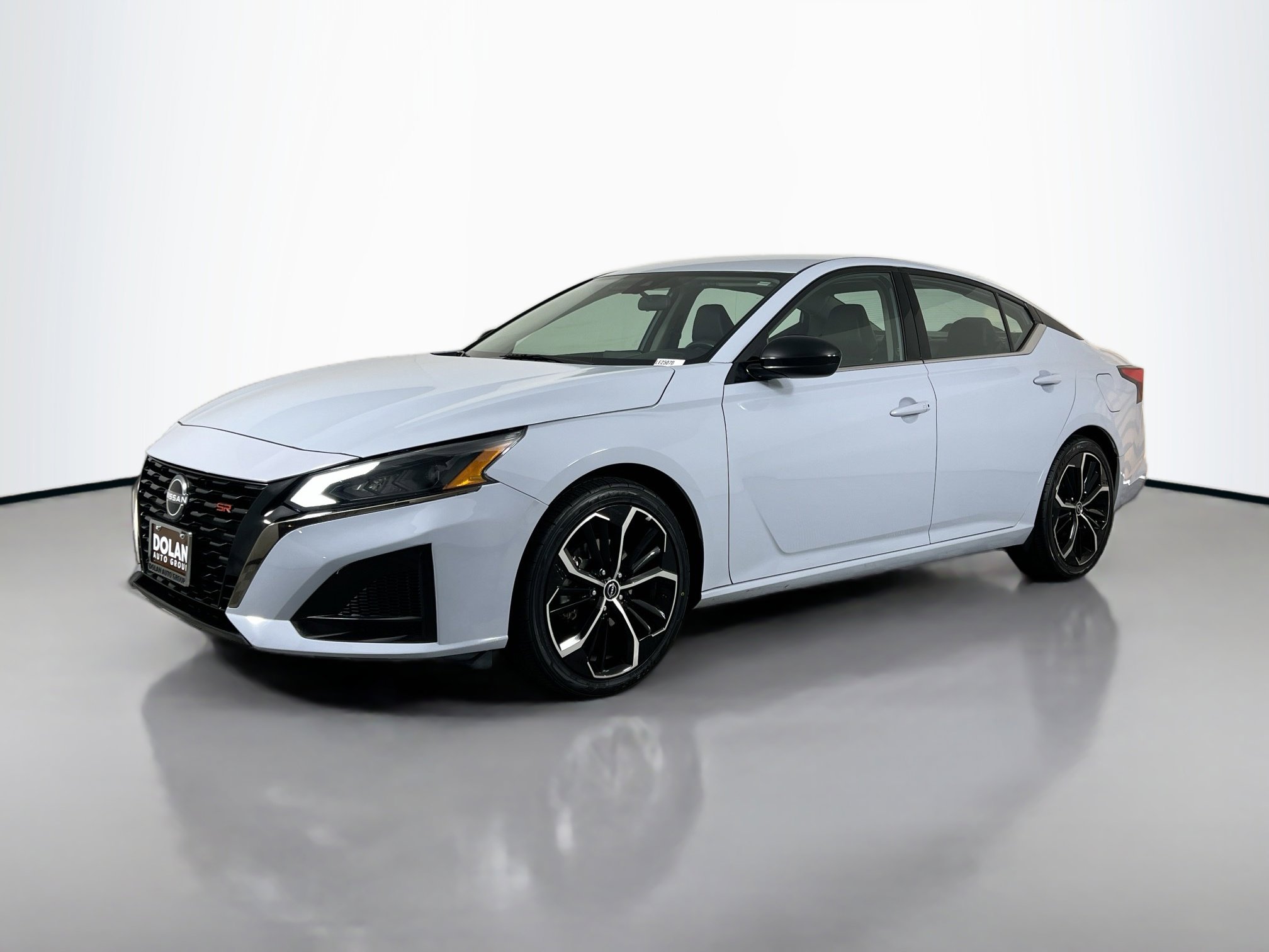 2023 Nissan Altima 2.5 SR photo 2