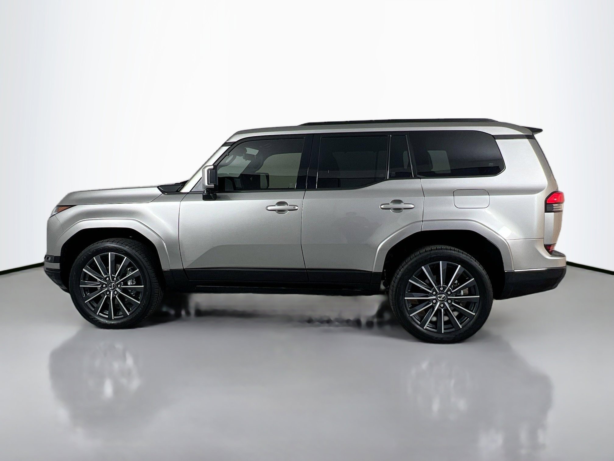 2024 Lexus GX 550 Luxury photo 3