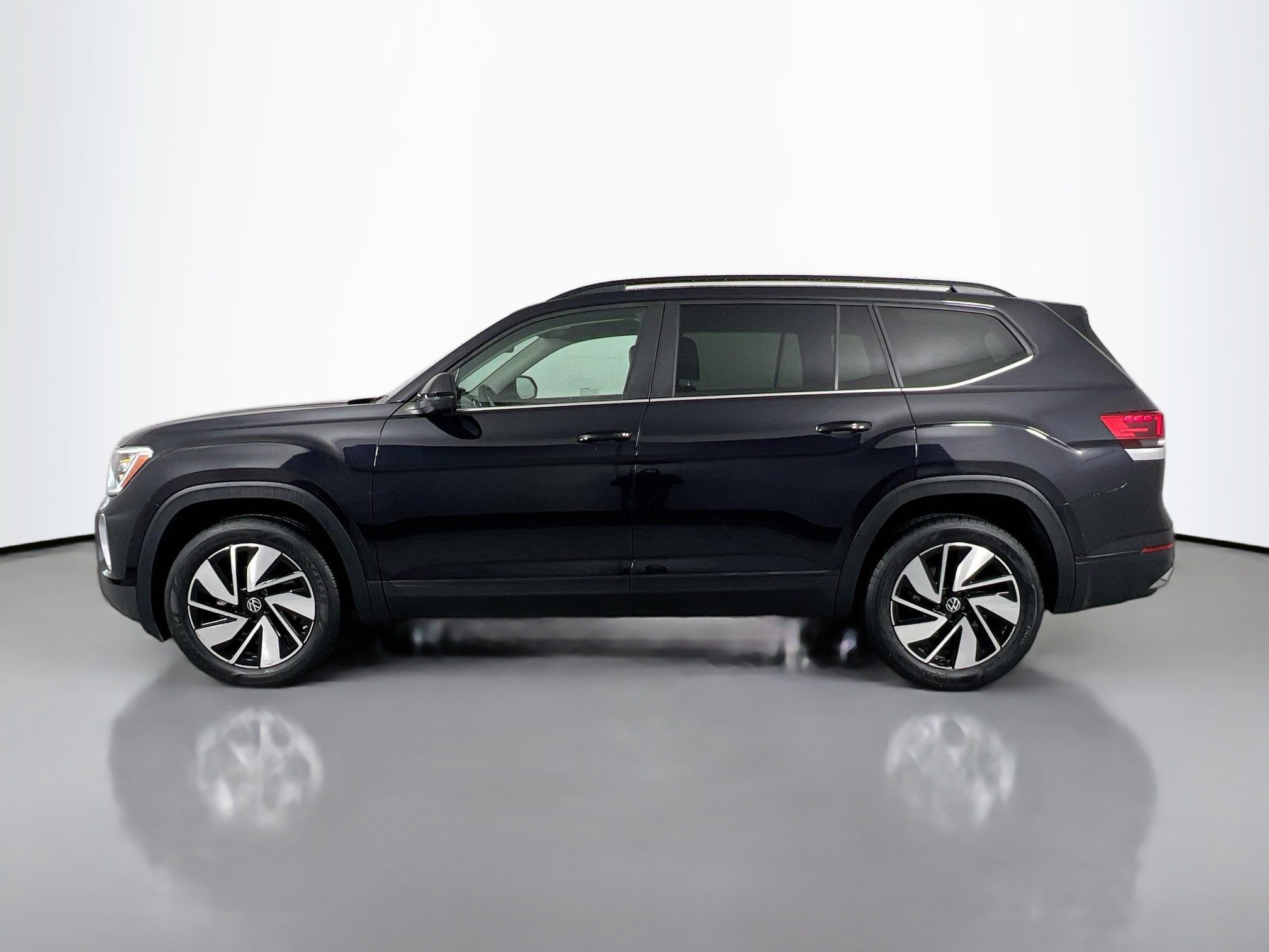 2024 Volkswagen Atlas SE Technology photo 2