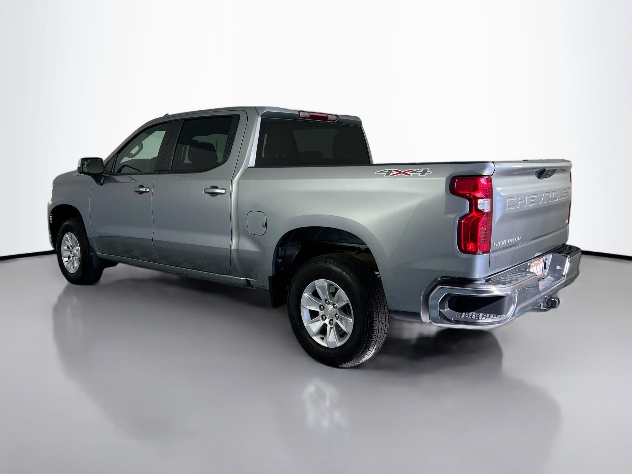 2025 Chevrolet Silverado 1500 LT photo 3