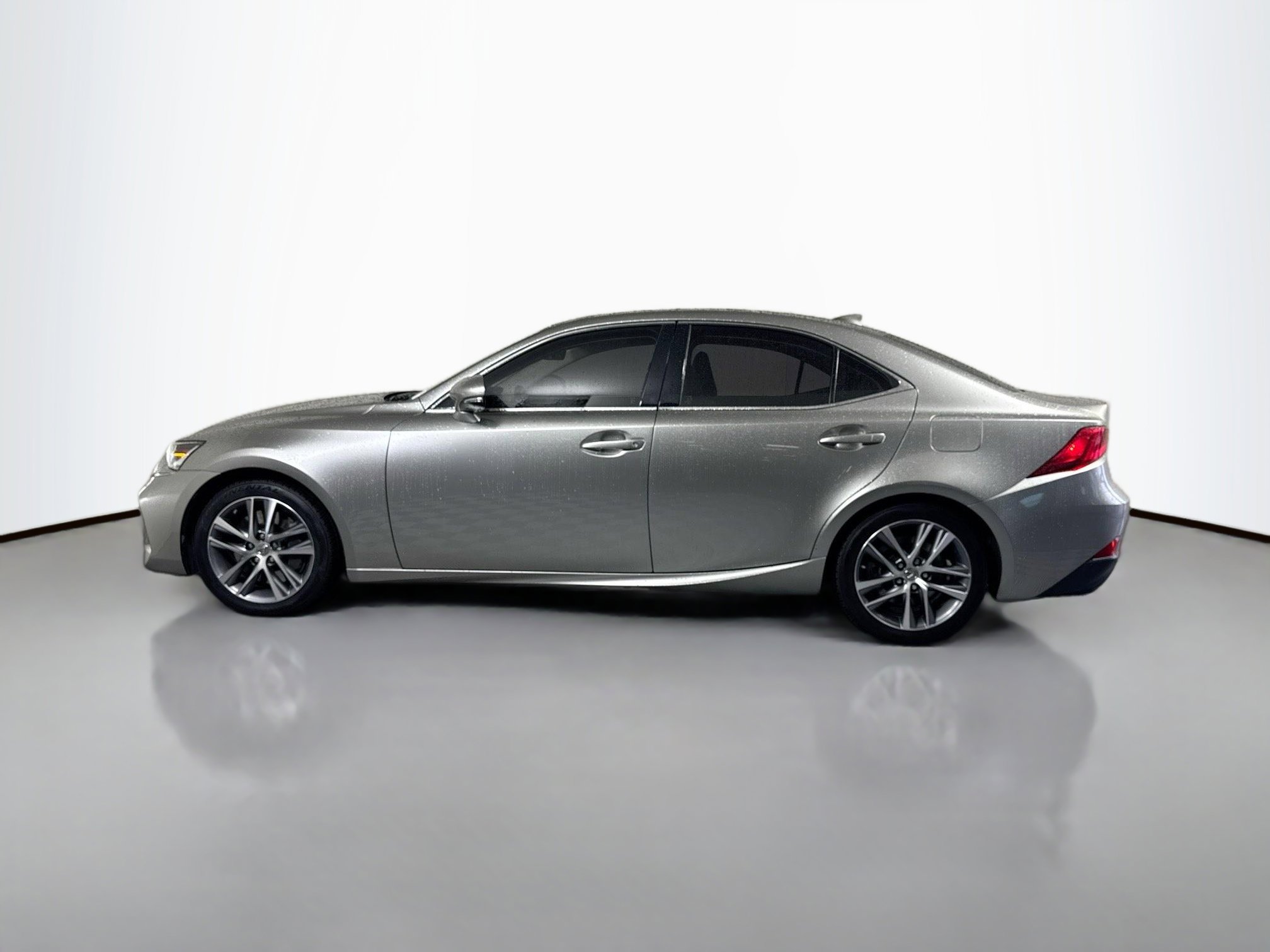 2019 Lexus IS 300 photo 3