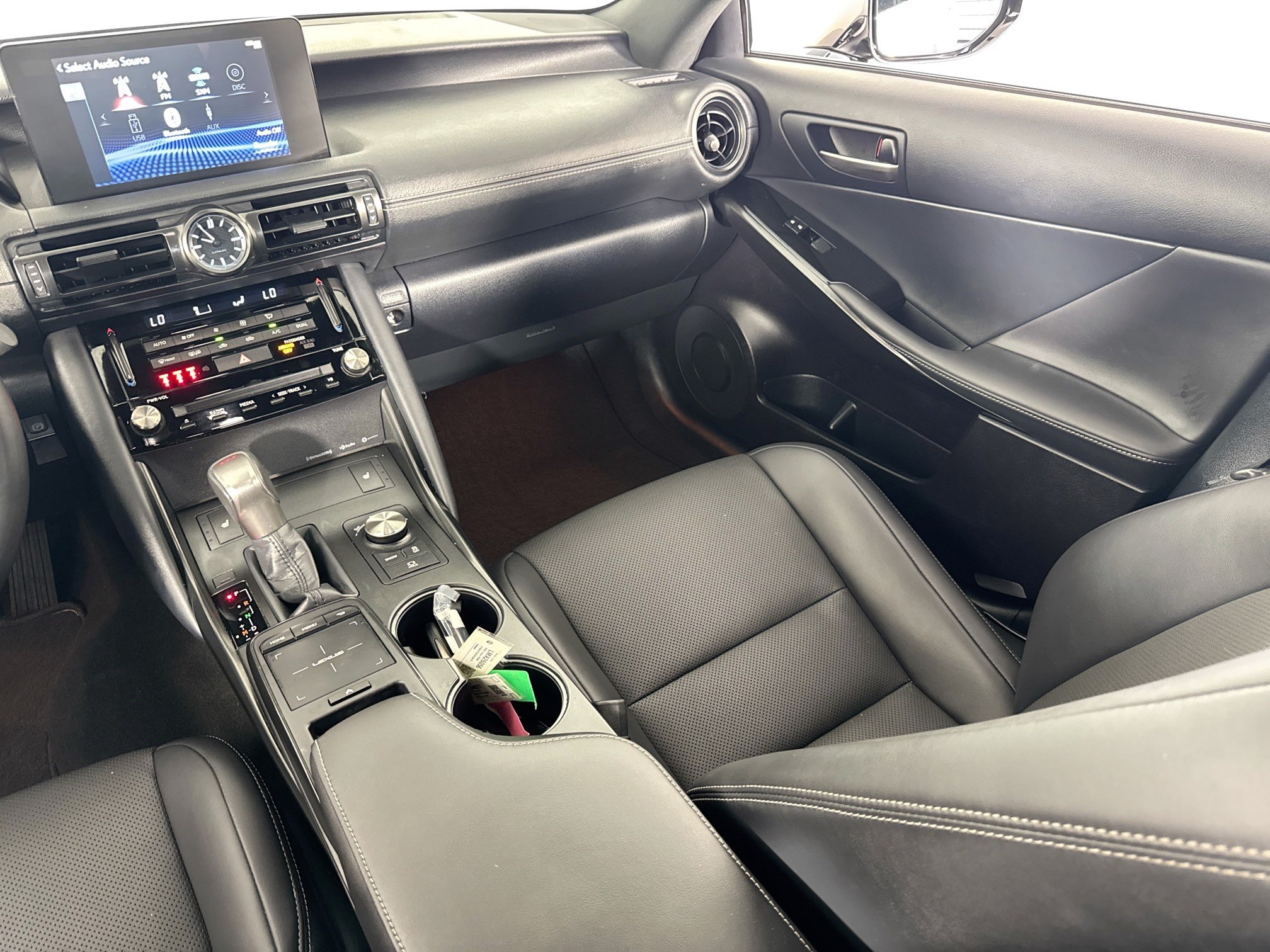 2025 Lexus IS 300 F SPORT DESIGN - Photo 16