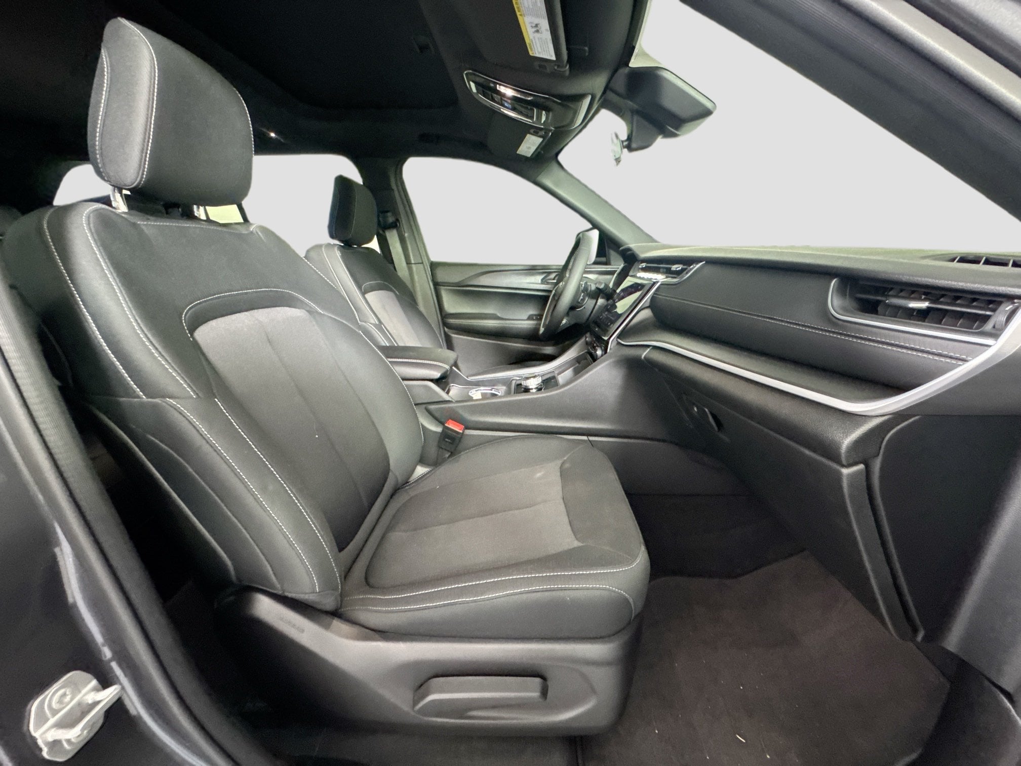 2025 Jeep Grand Cherokee Laredo - Photo 26