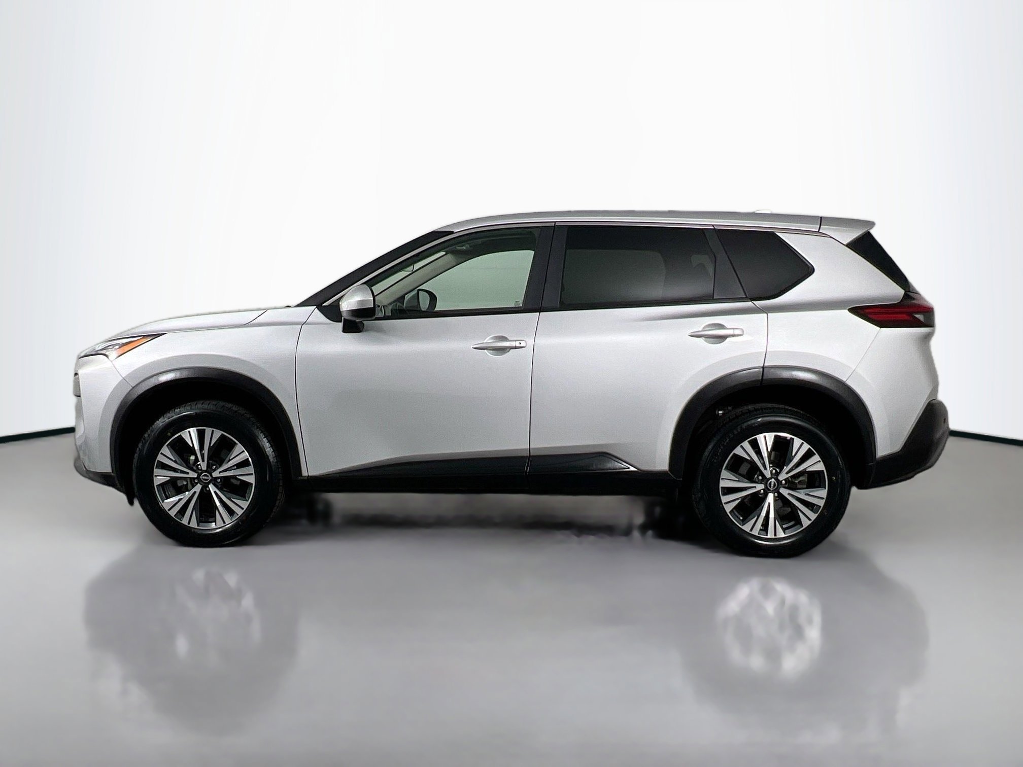 2023 Nissan Rogue SV photo 2