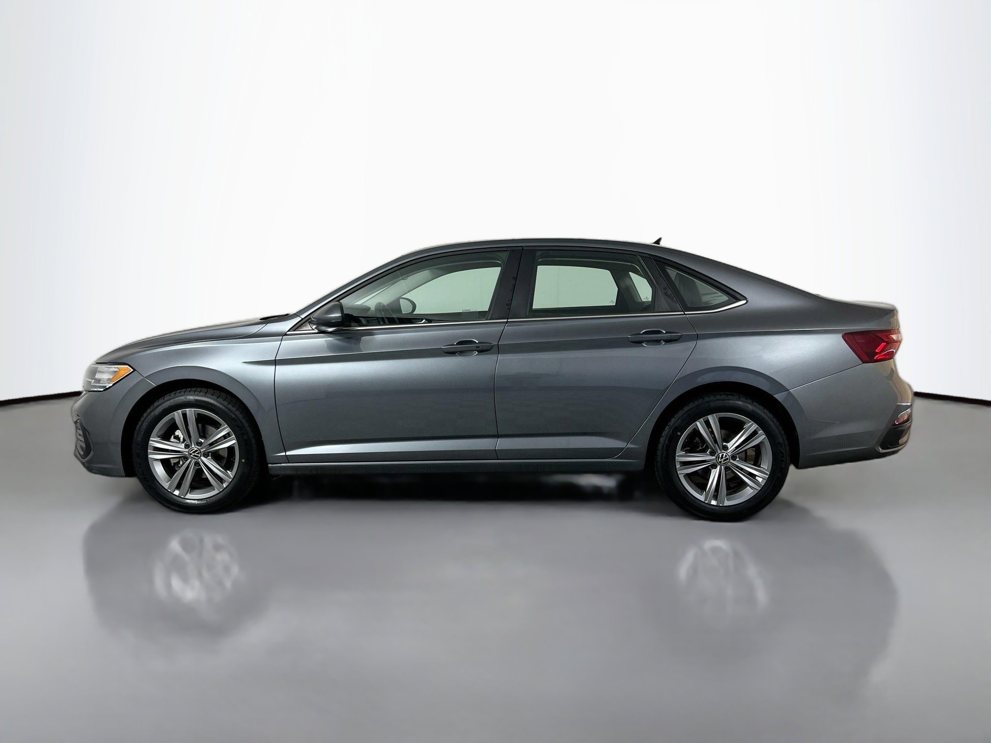 2024 Volkswagen Jetta SE photo 2