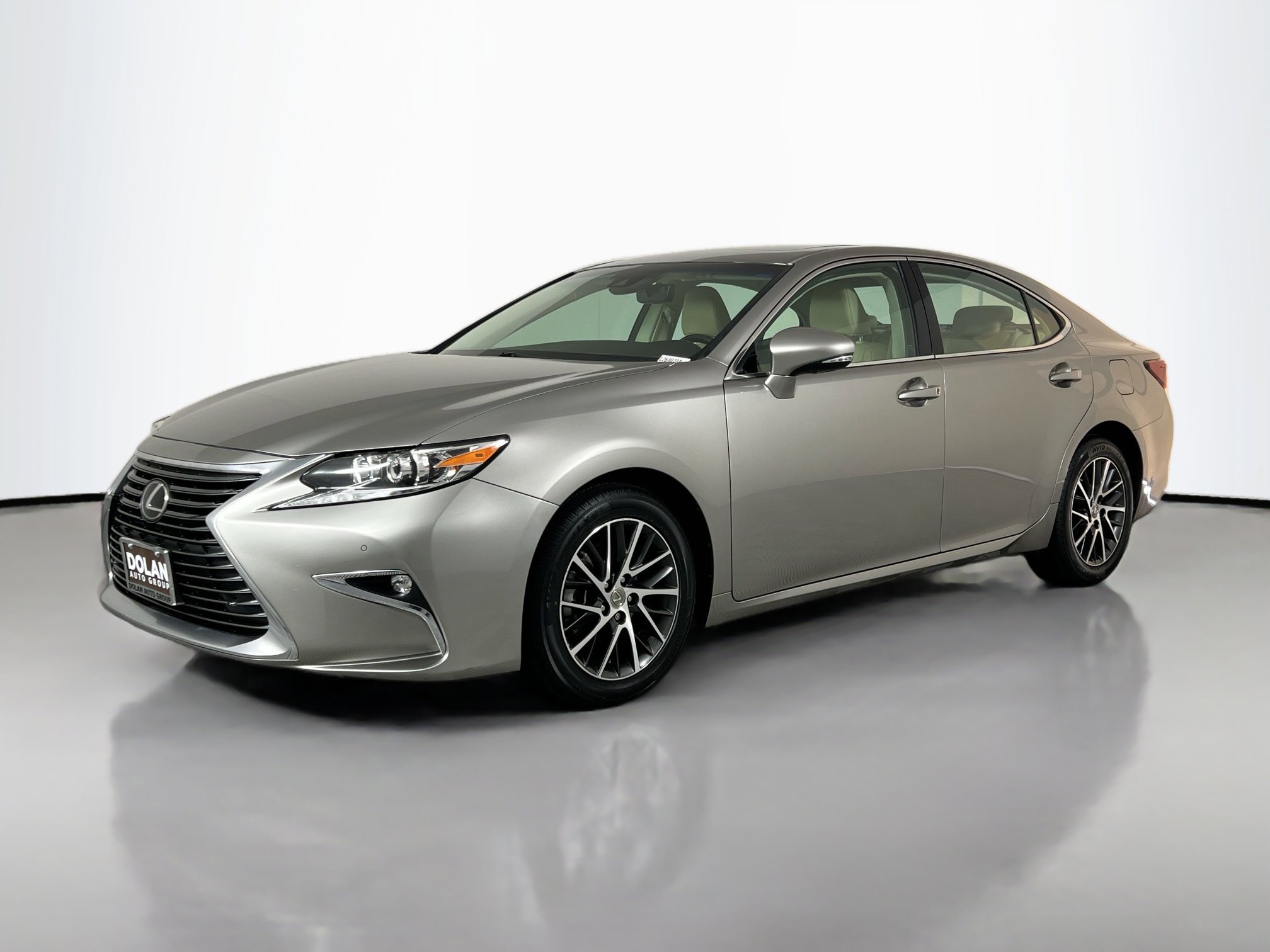 2017 Lexus ES 350 photo 2