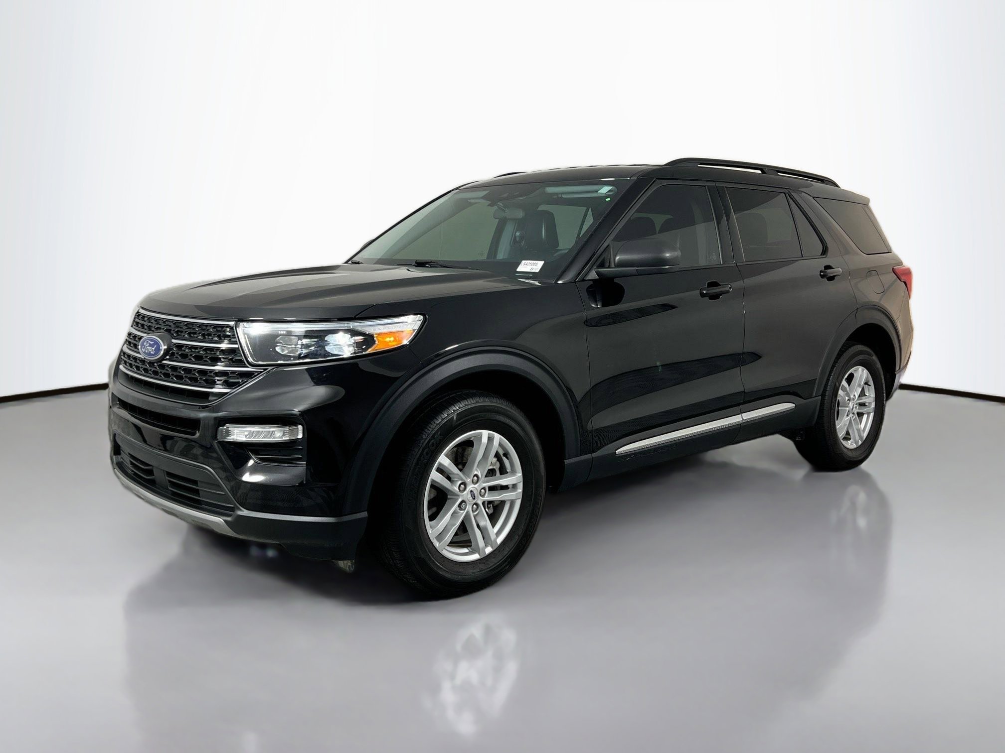 2023 Ford Explorer XLT photo 2