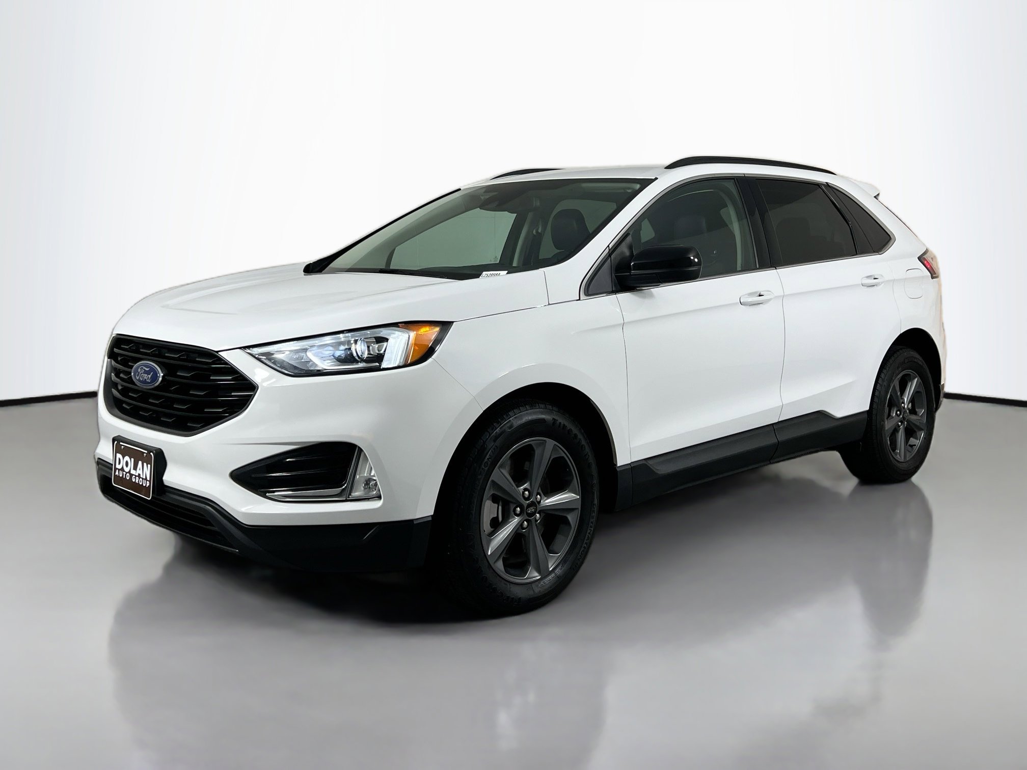 2022 Ford Edge SEL photo 2