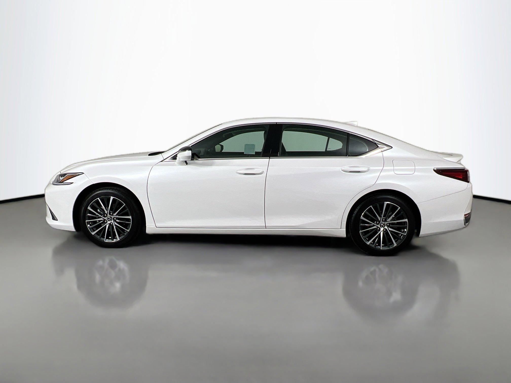 2025 Lexus ES 300h photo 2