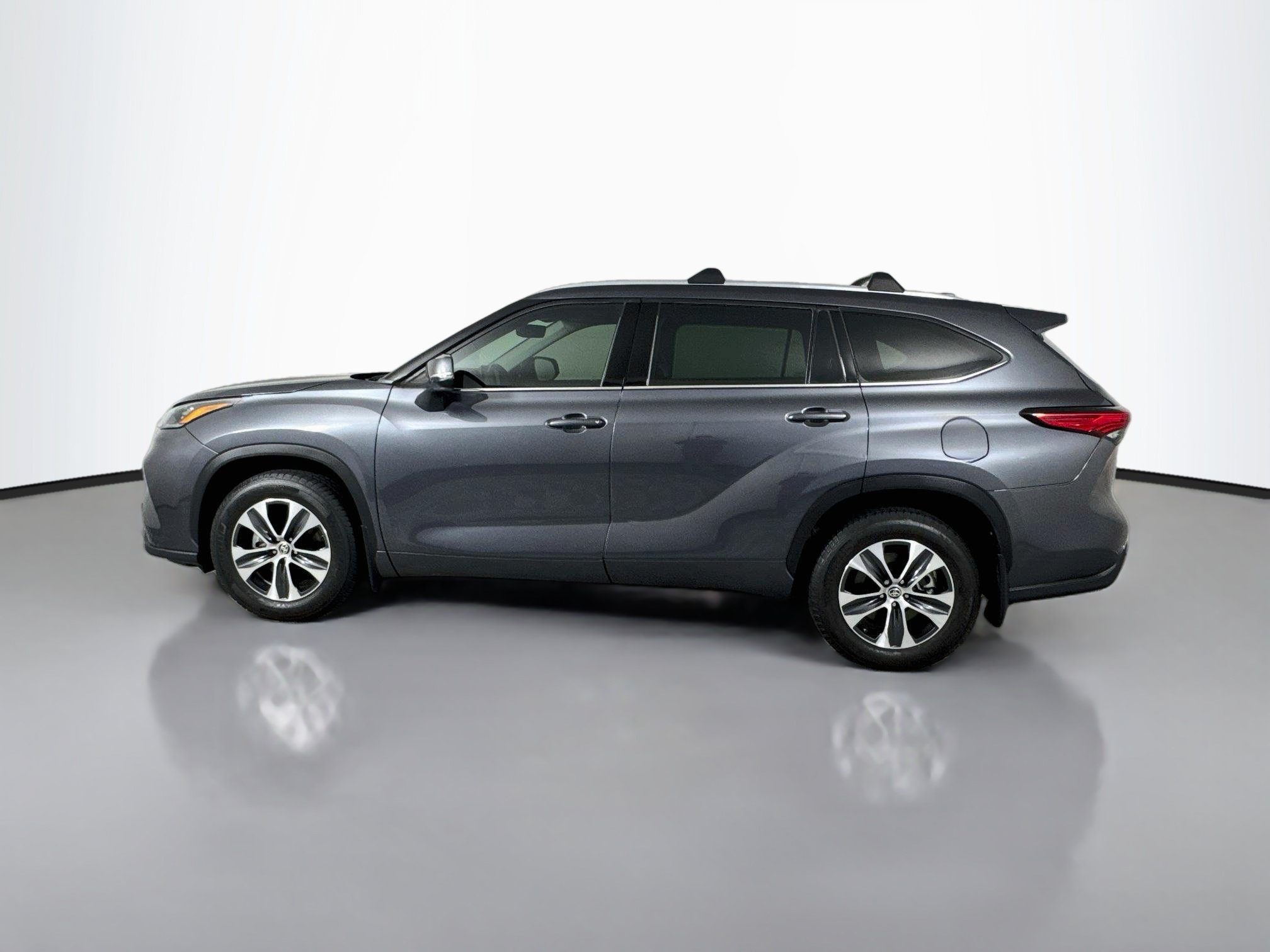 Used 2020 Toyota Highlander XLE Sport Utility