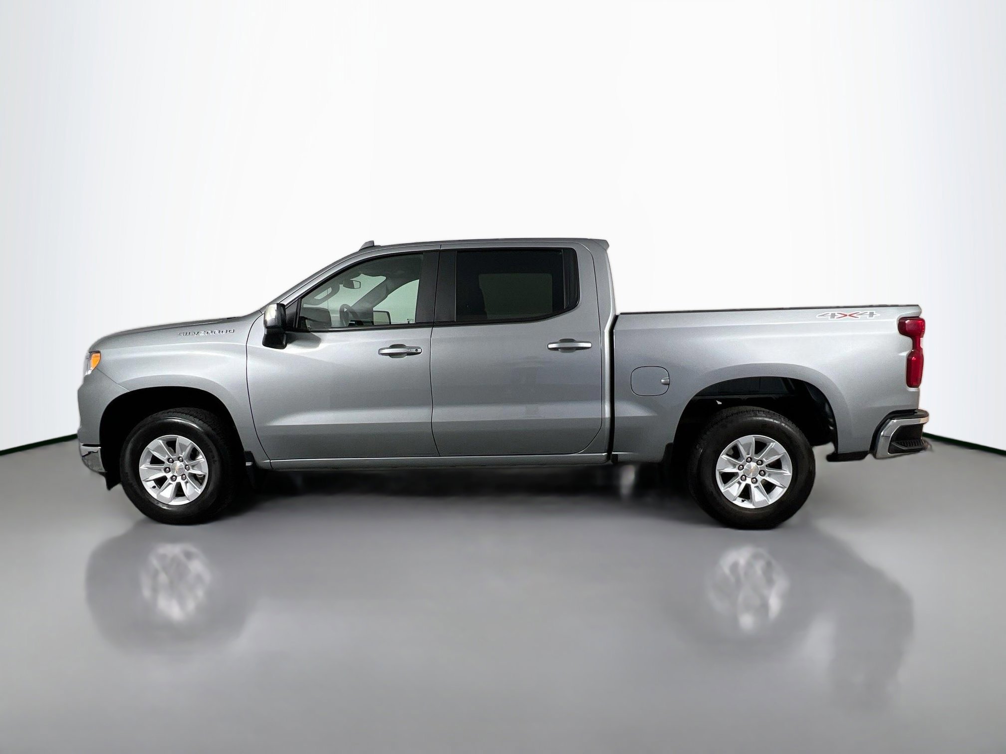 2025 Chevrolet Silverado 1500 LT photo 2