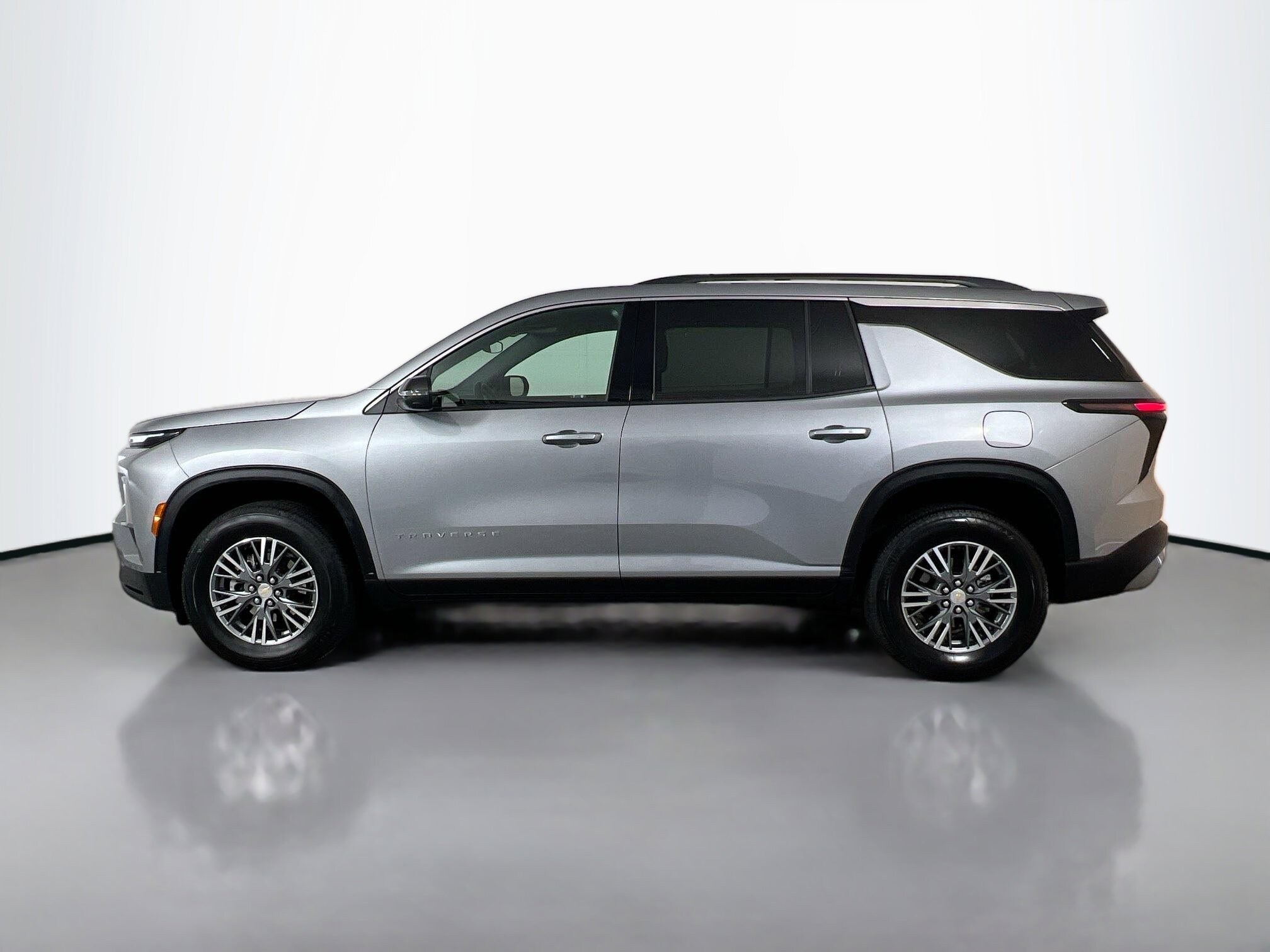 2025 Chevrolet Traverse photo 3
