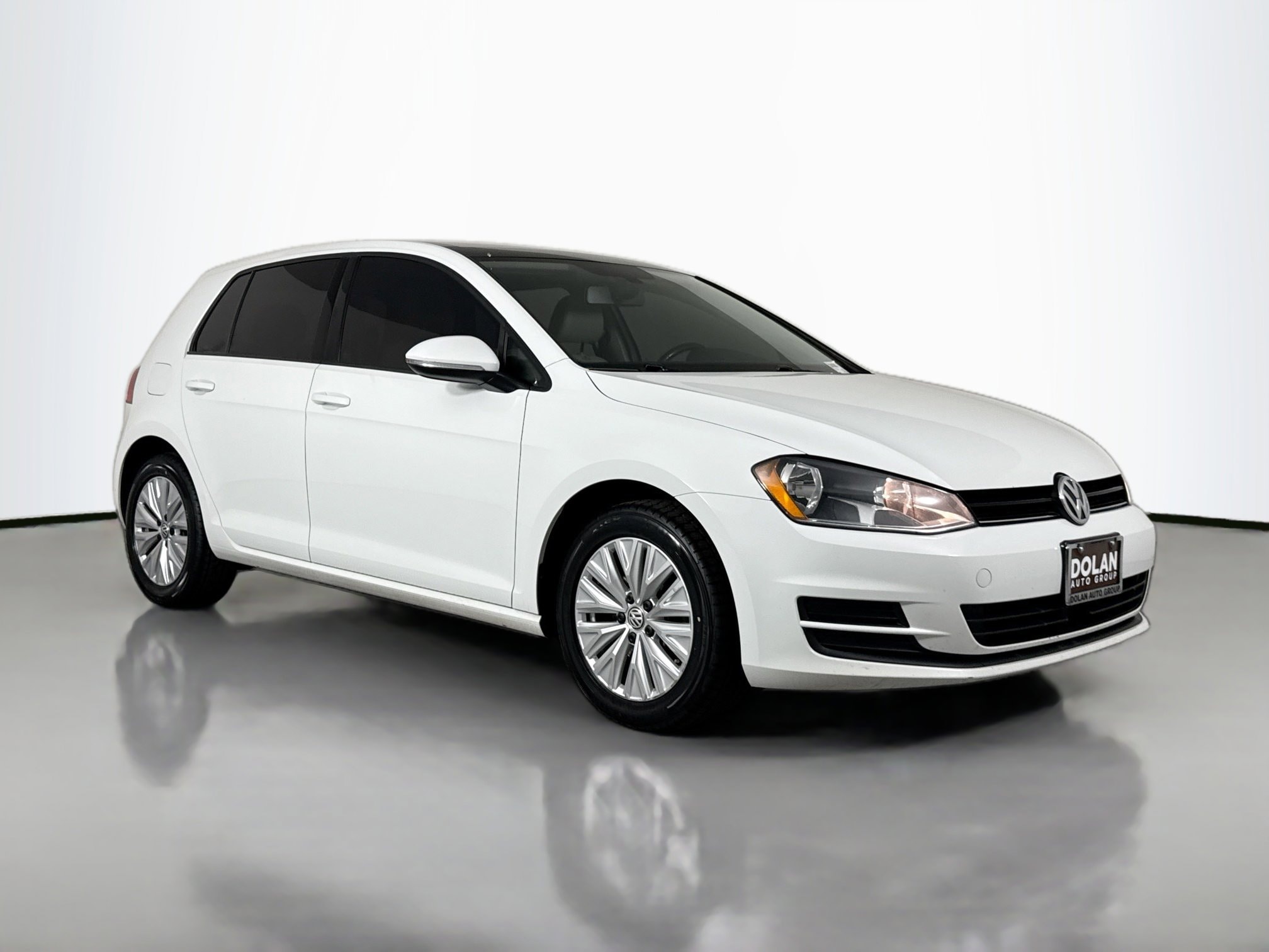 2017 Volkswagen Golf's photo