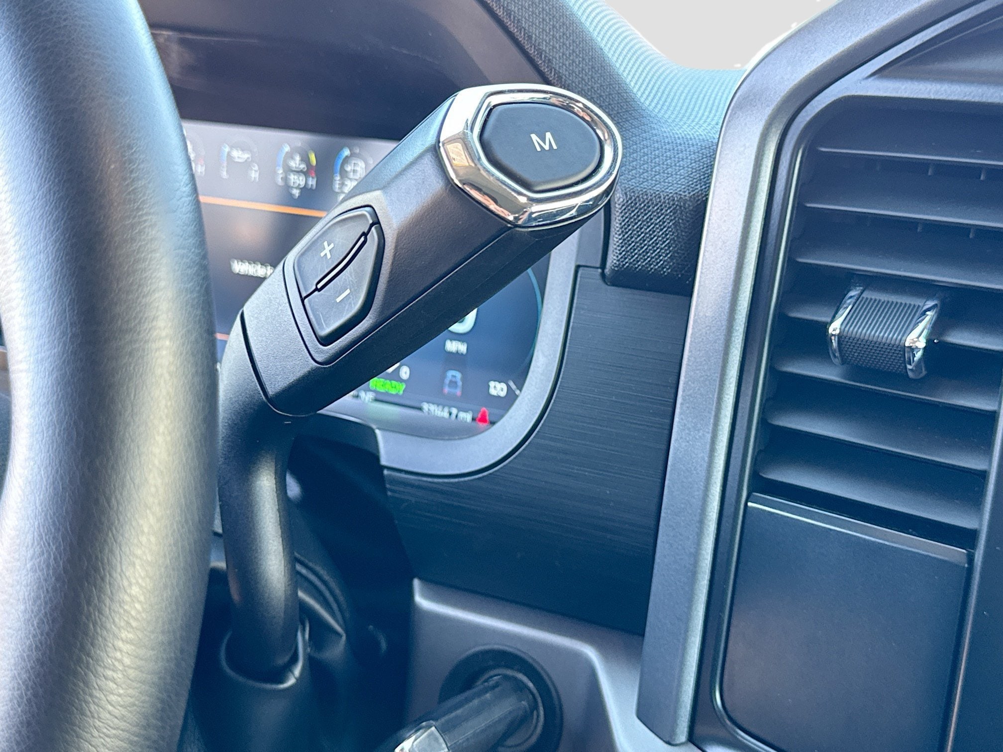2025 Ford F-150 XLT - Photo 23
