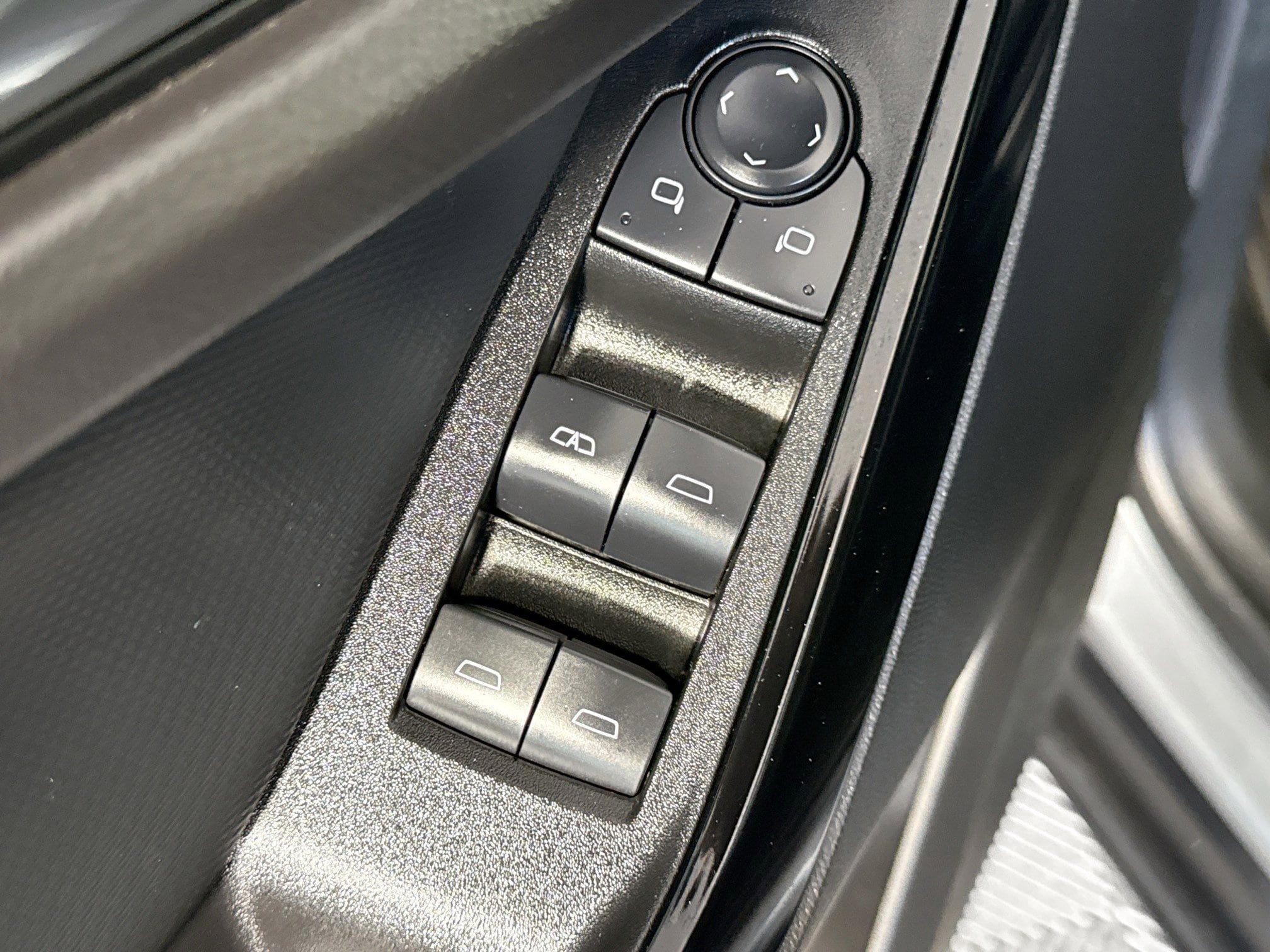 2025 Chevrolet Equinox LT - Photo 38