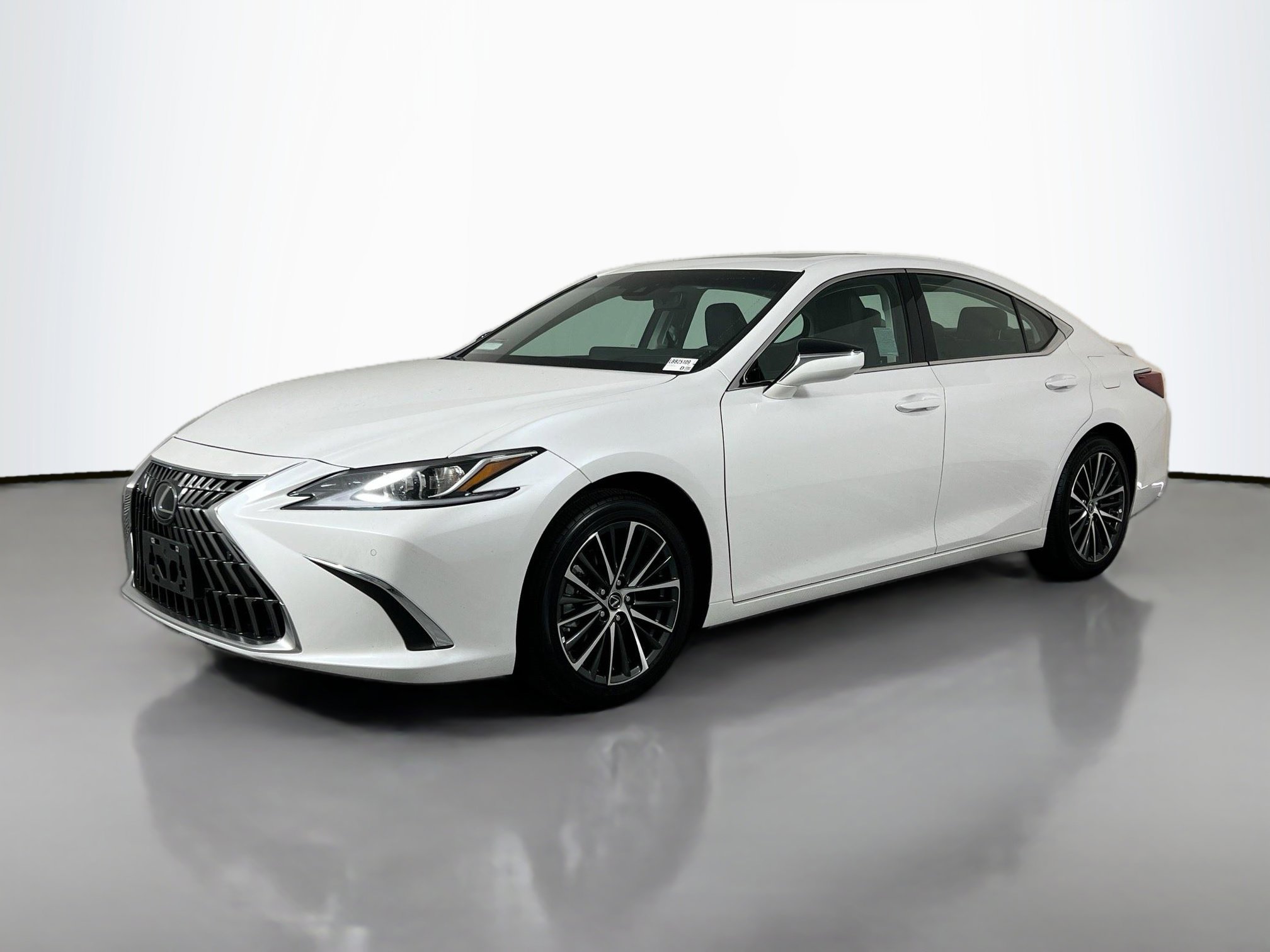 2025 Lexus ES 300h photo 2