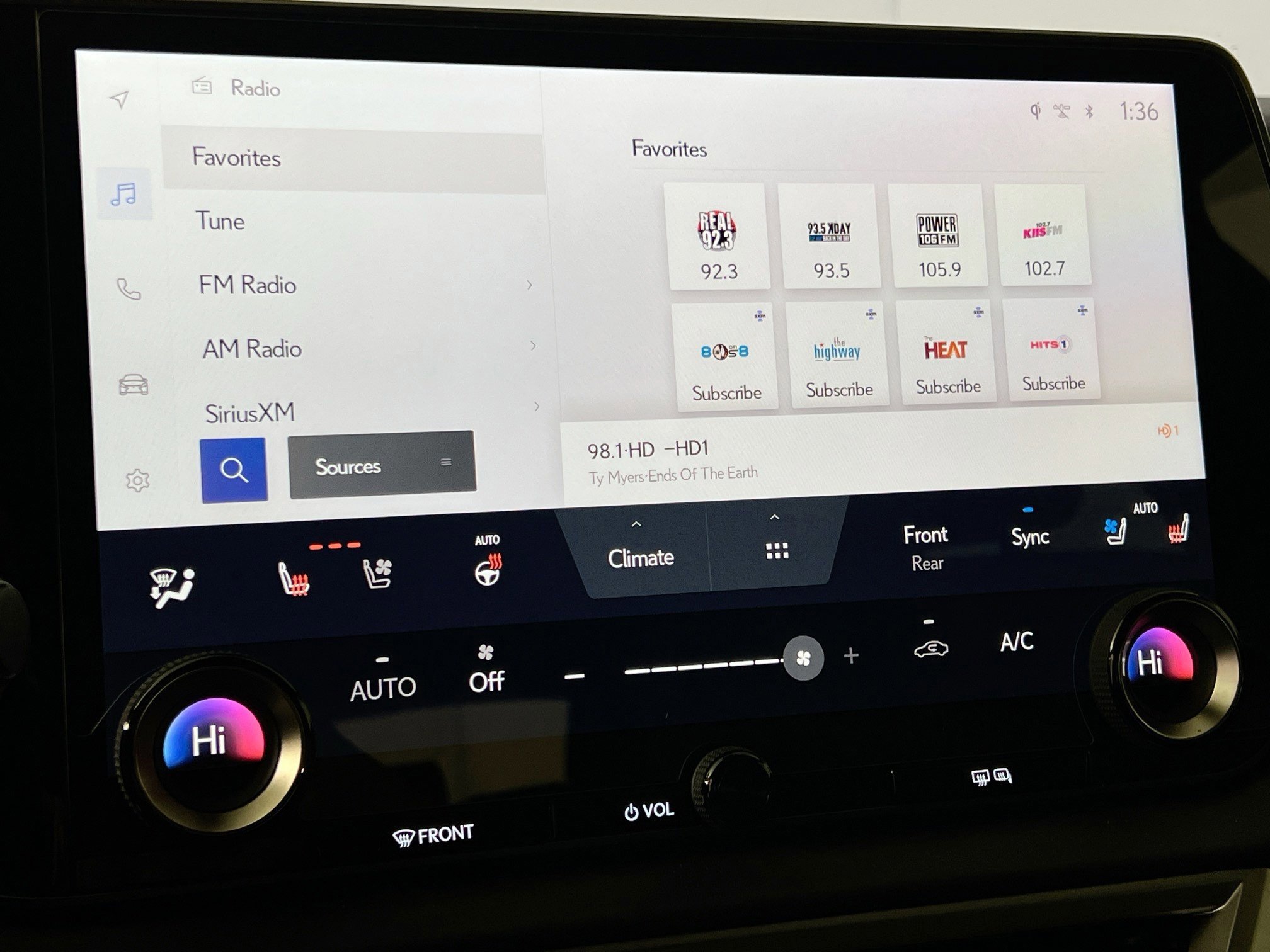 2025 Lexus RX Hybrid 350h - Photo 17