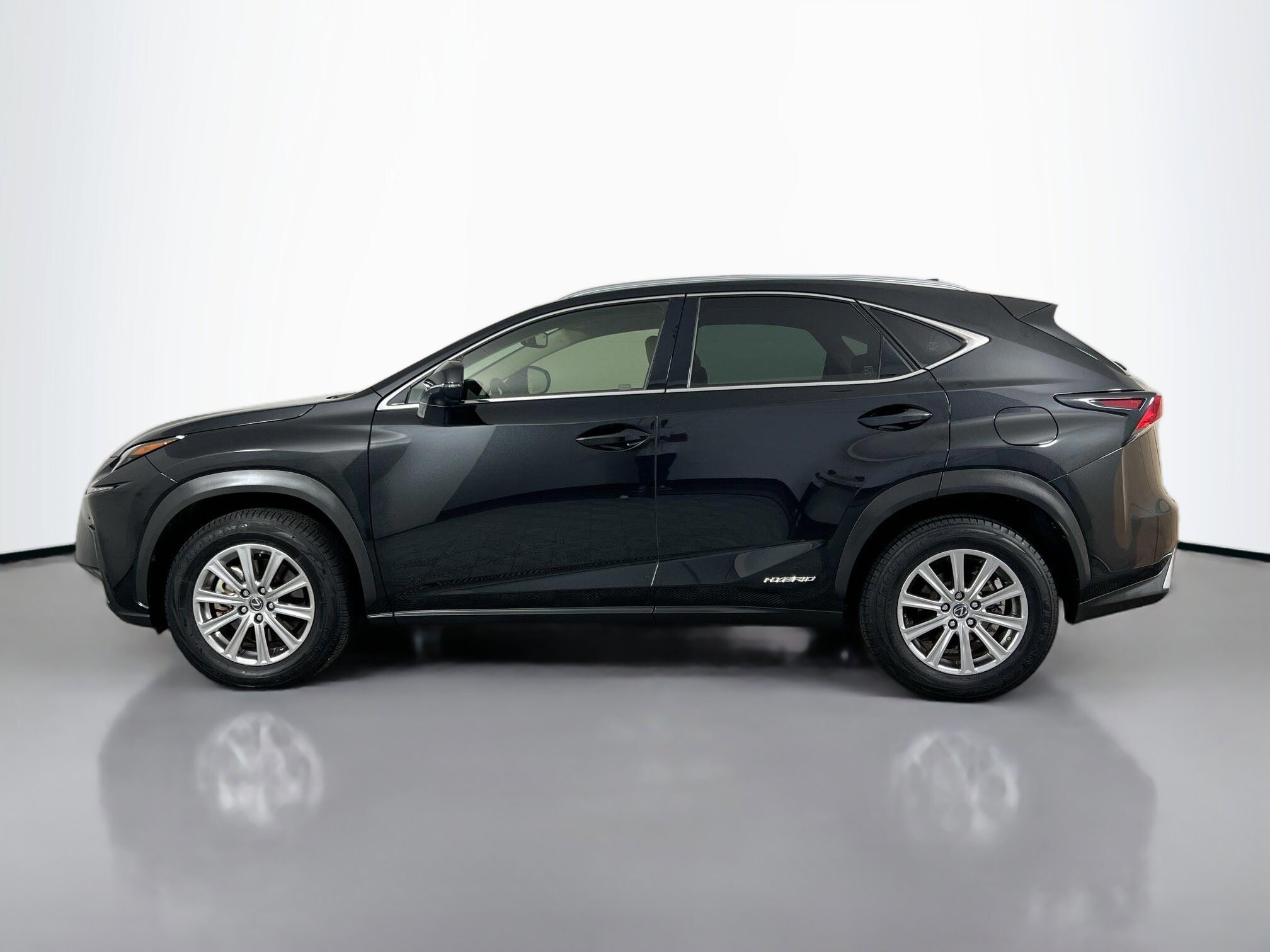 2021 Lexus NX 300h photo 2