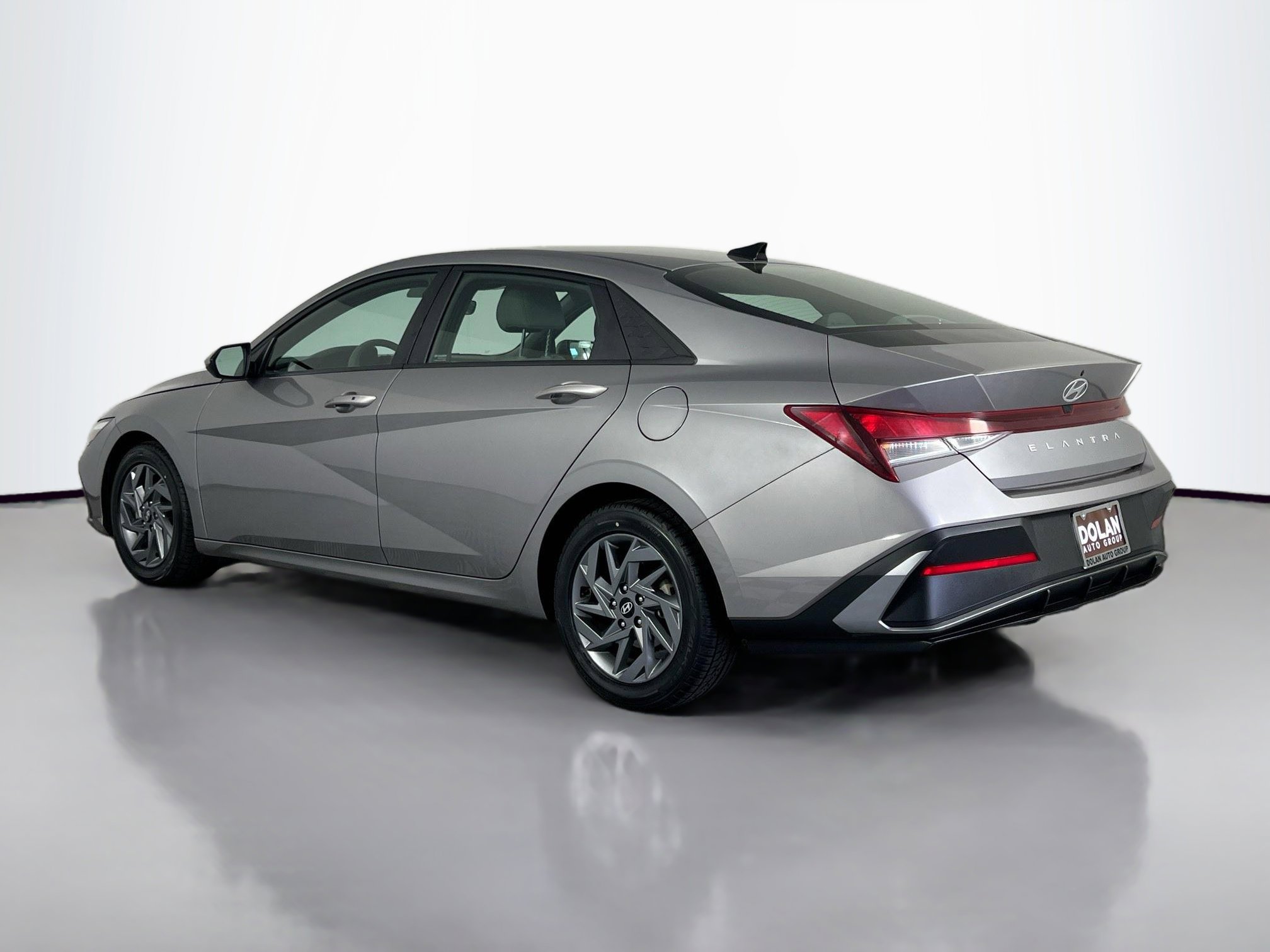2024 Hyundai Elantra SEL photo 4