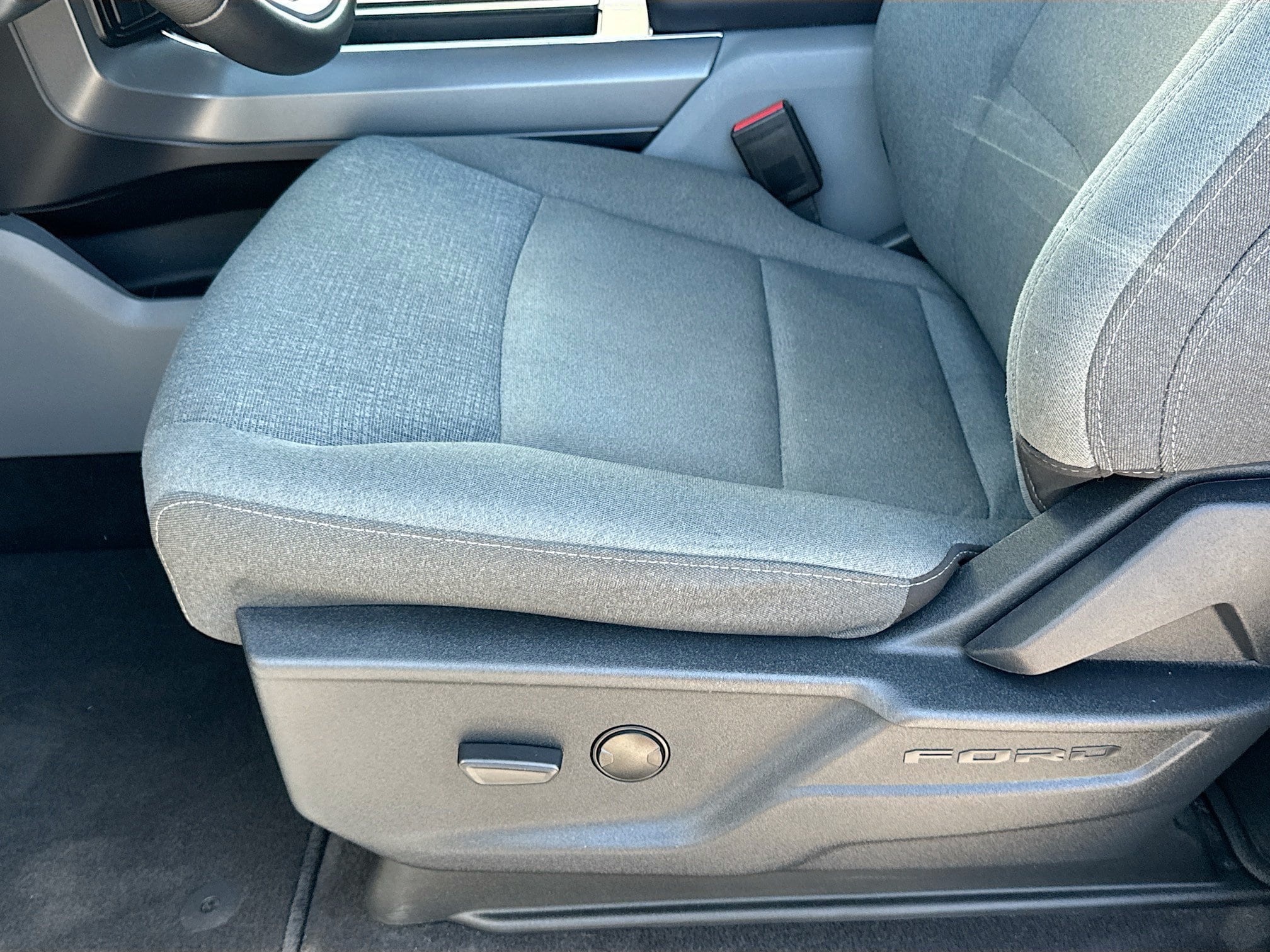 2025 Ford F-150 XLT - Photo 36
