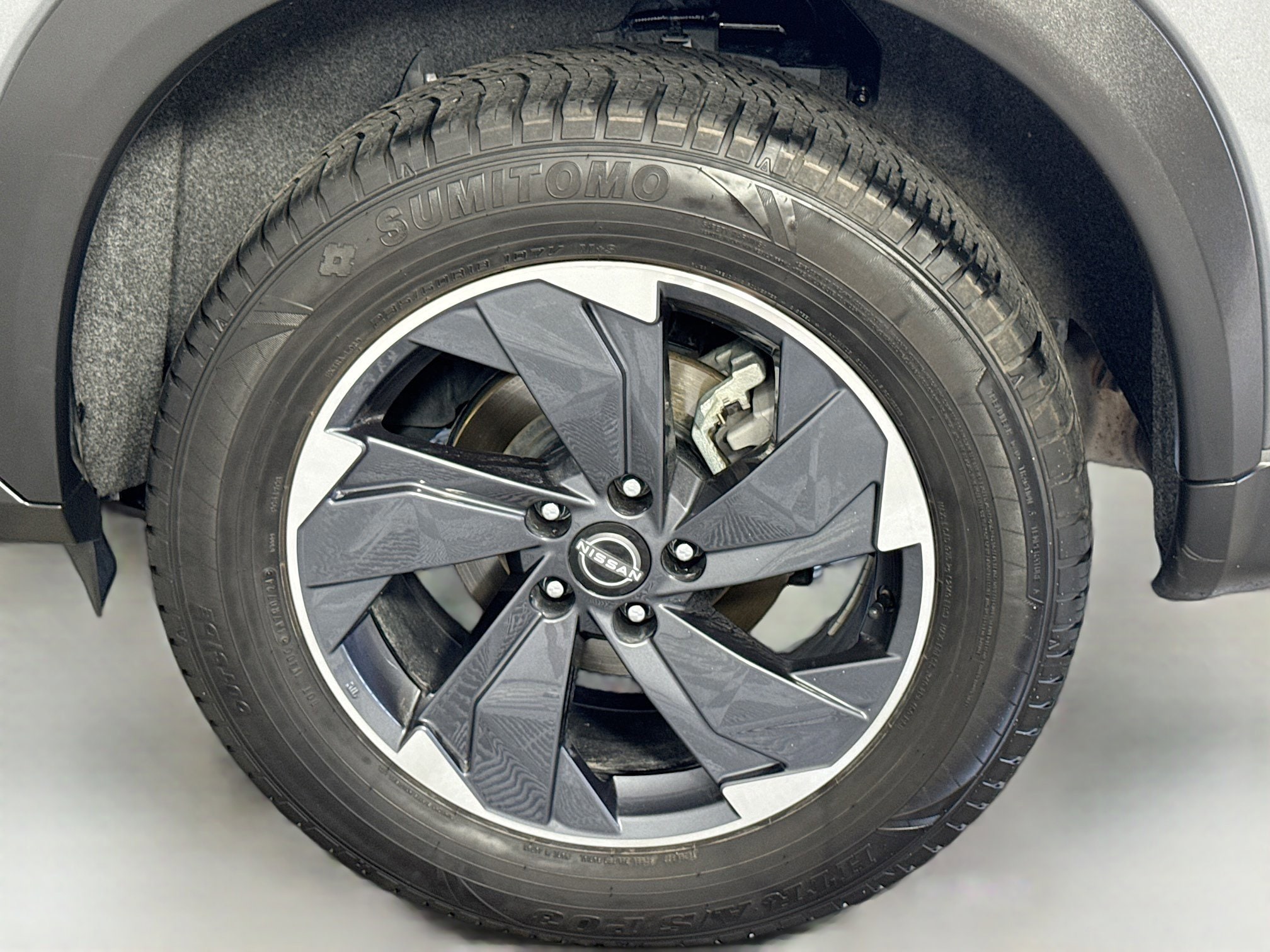 2024 Nissan Rogue SV - Photo 12