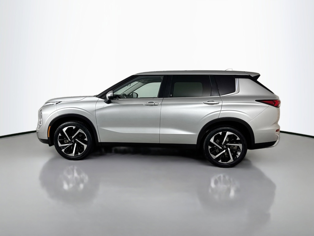 Used 2022 Mitsubishi Outlander SE CUV