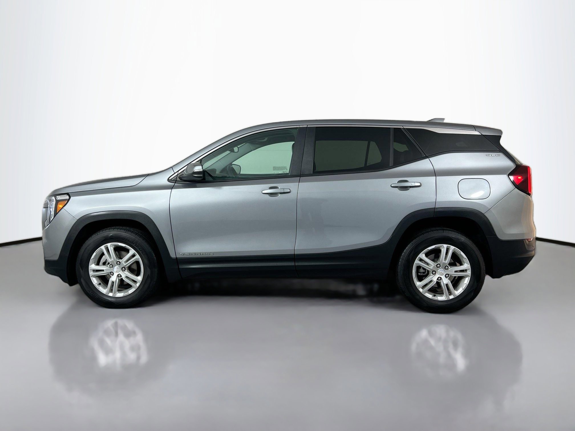 2023 Gmc Terrain SLE photo 2