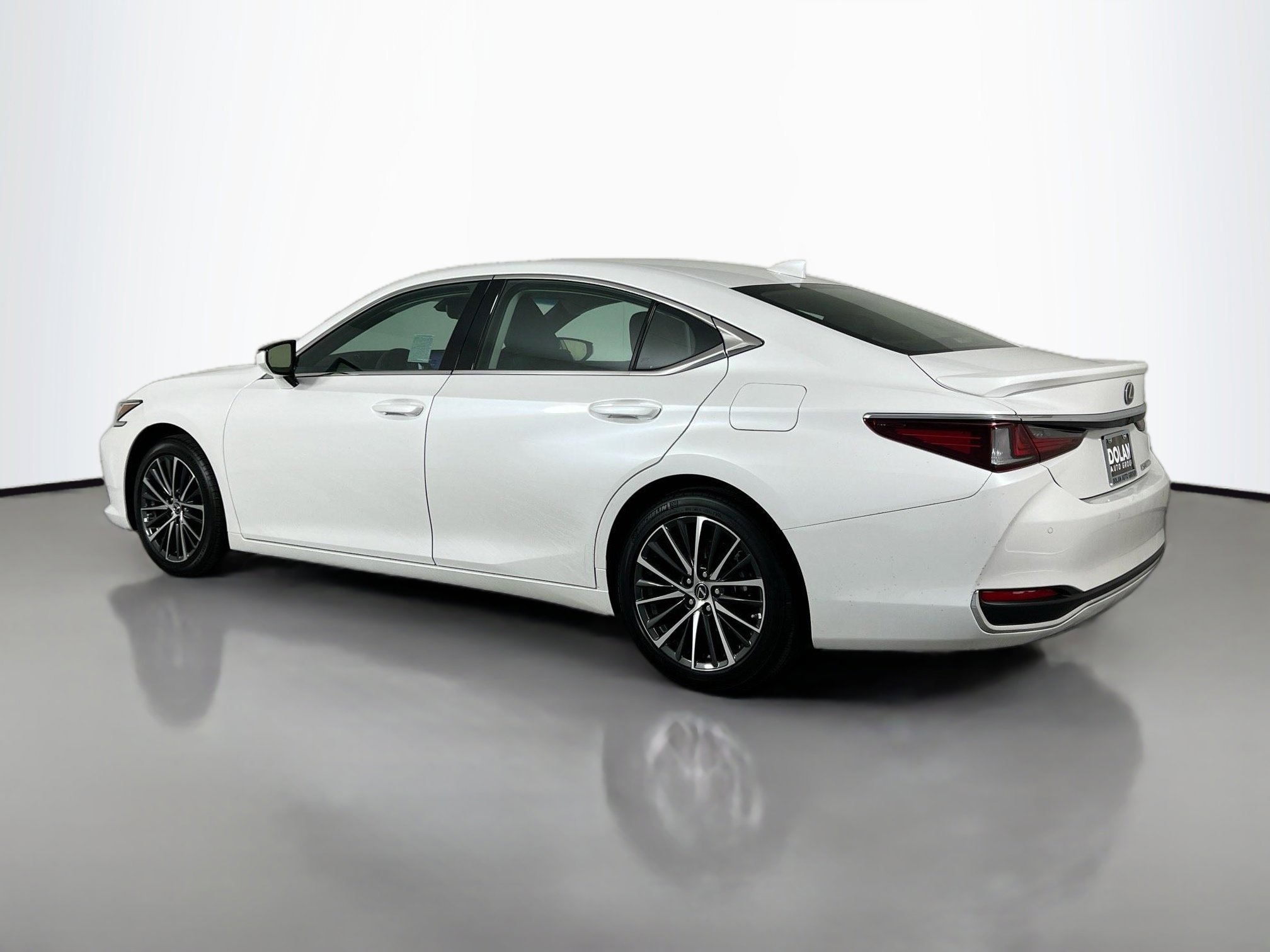 2025 Lexus ES 300h photo 4